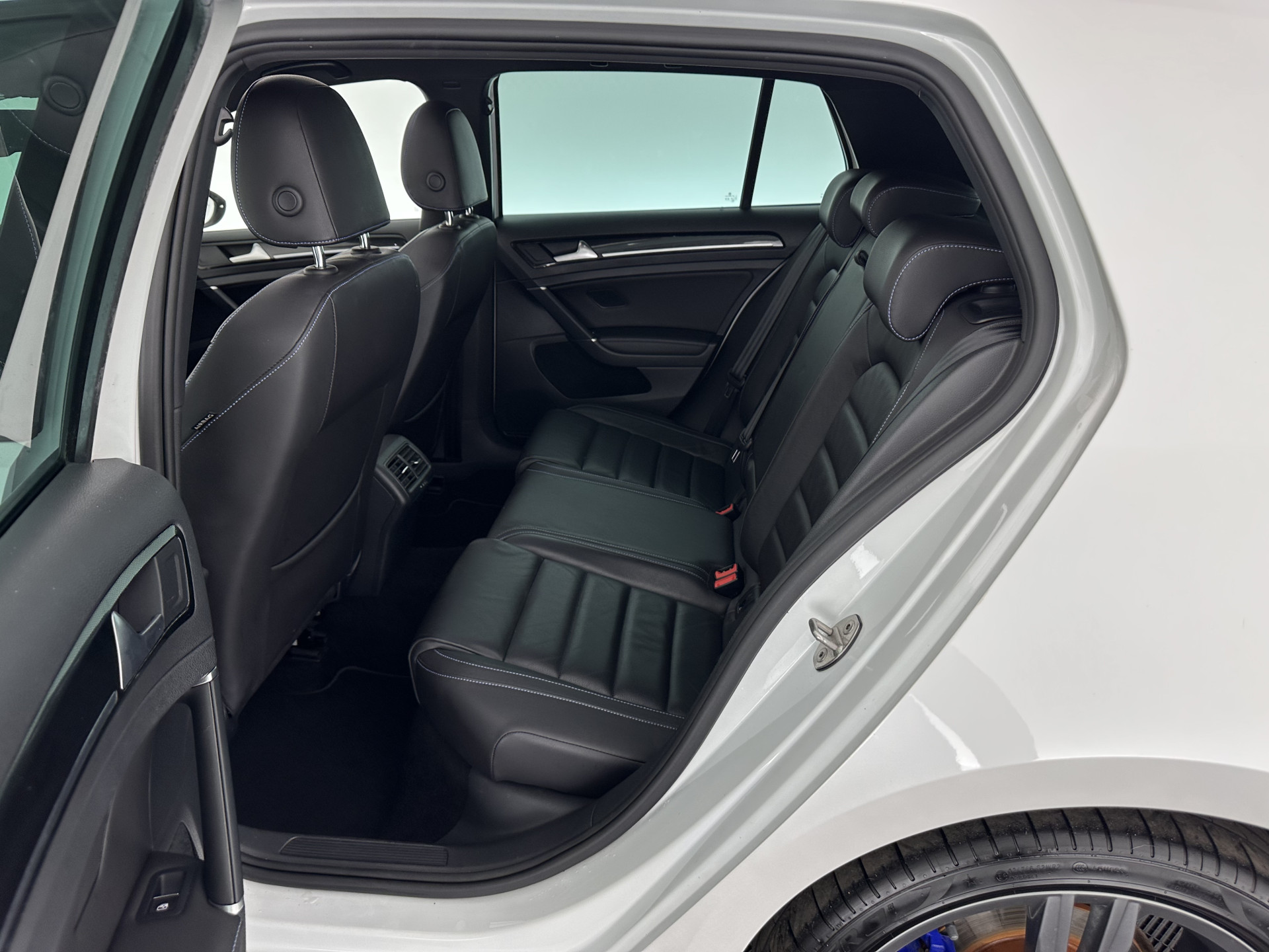 Volkswagen Golf 1.4 TSI GTE Executive-Plus-Pack Aut. *PANO | FULL-LED | LEATHER | LANE-ASSIST | BLIND-SPOT | ADAPTIVE-CRUISE | CAMERA | DAB | NAVI-FULLMAP | ECC | SHIFT-PADDLES | PDC | HEATED-SPORTSEATS | PRIVACY-GLASS | 18"ALU*