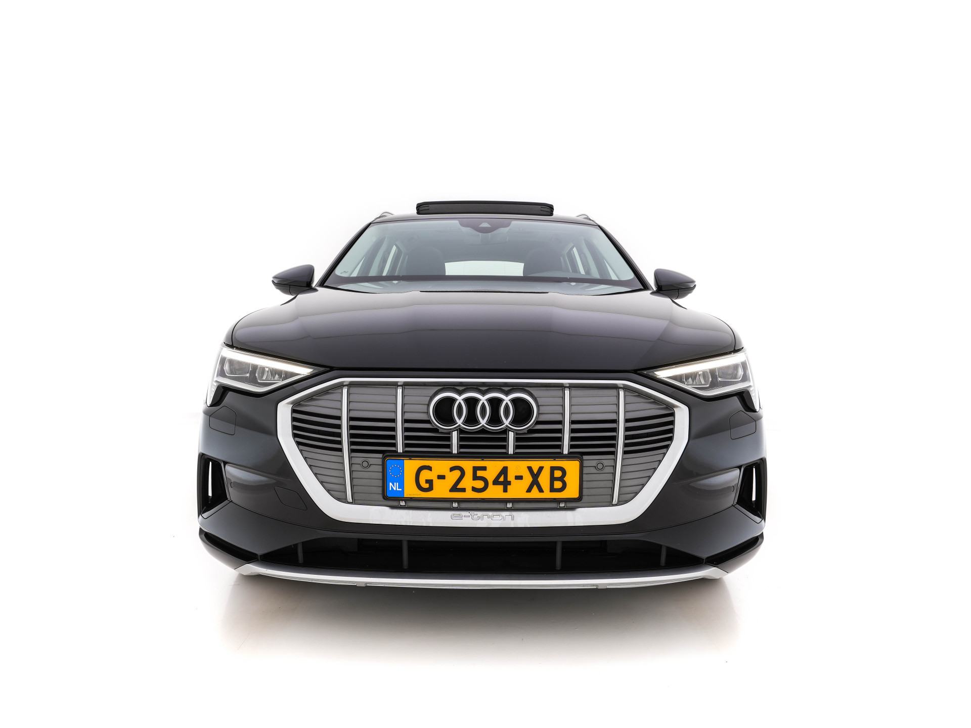 Audi e-tron 50 Quattro Launch-Edition-Plus 71 kWh [ 3-Fase ] {SOH-100%} (INCL-BTW) *PANO | LUXURY-LEATHER | ADAPTIVE-CRUISE | FULL-LED | DIGI-COCKPIT | KEYLESS | MEMORY-PACK | CAMERA | NAVI-FULLMAP | SHIFT-PADDLES | COMFORT-SEATS | 20''ALU*