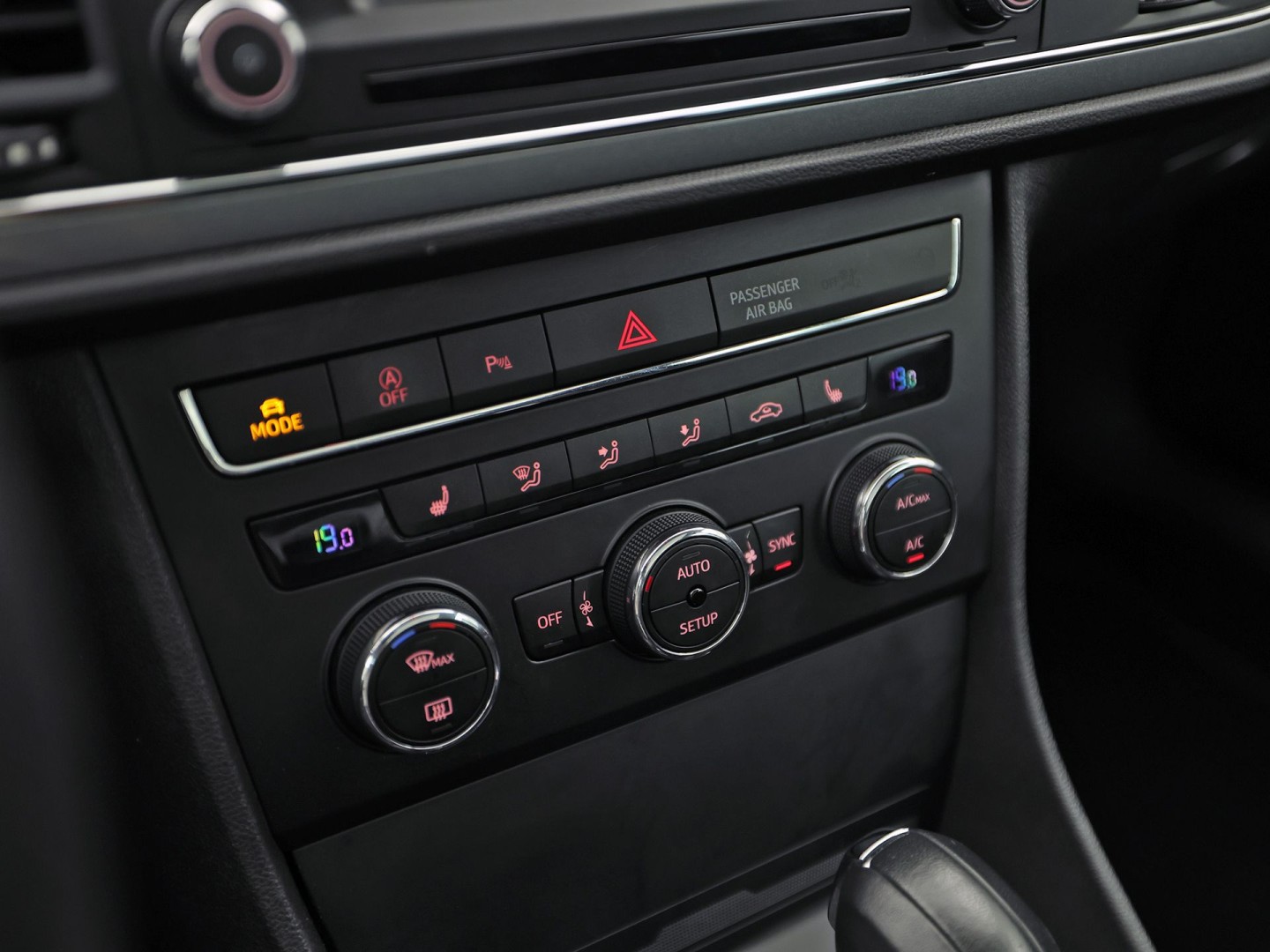 SEAT Leon 1.4 TSI FR Sport 150Pk Automaat (PANORAMADAK, NAVIGATIE, CLIMATE, STOELVERWARMING, SPORTSTOELEN, LED KOPLAMPEN, CRUISE, PARKEERSENSOREN, NIEUWSTAAT)
