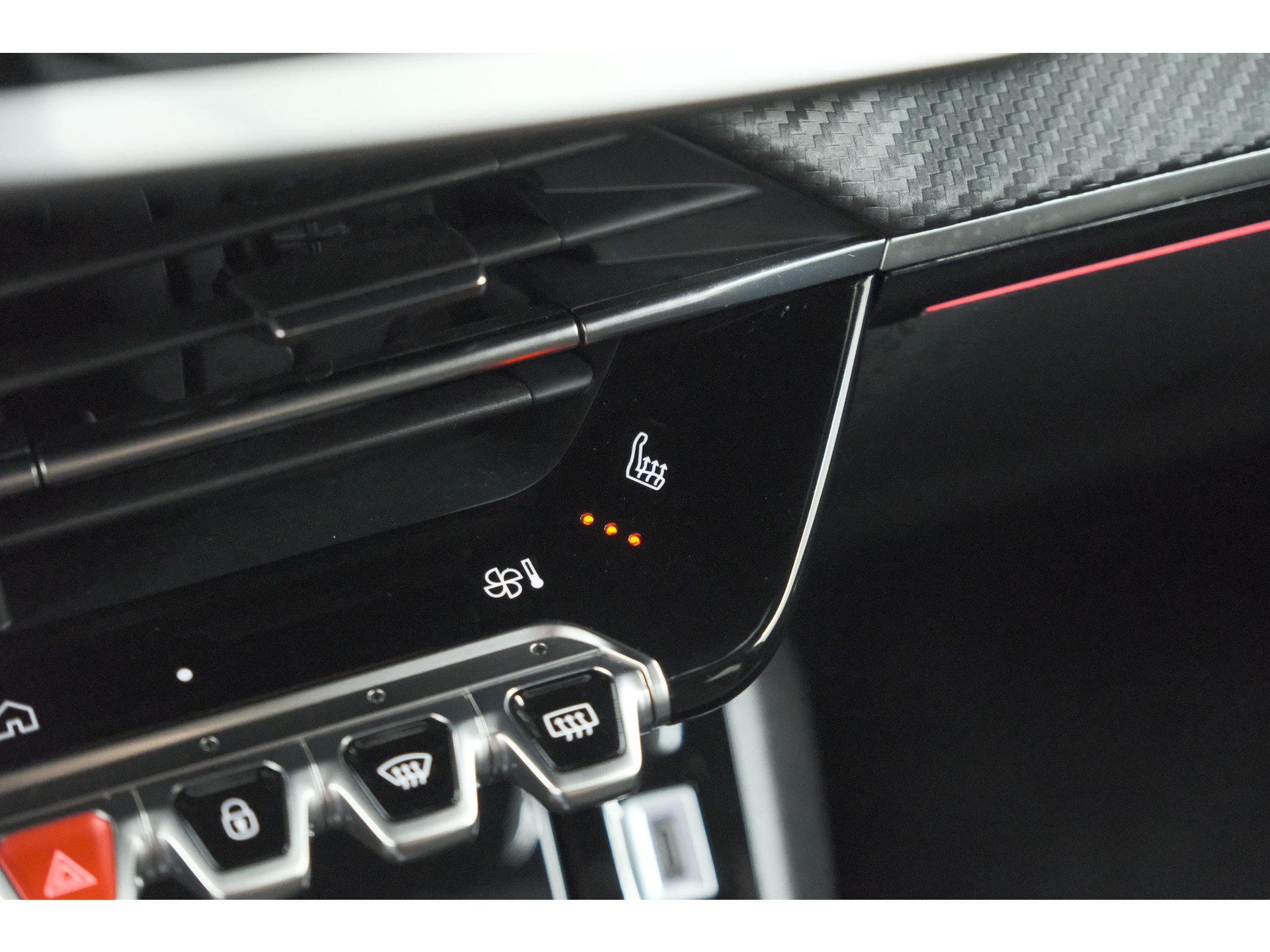 Peugeot 2008 PureTech 130 EAT8 GT | 360 Camera | Adaptieve Cruise Control | Stoelmaasage | Apple Carplay