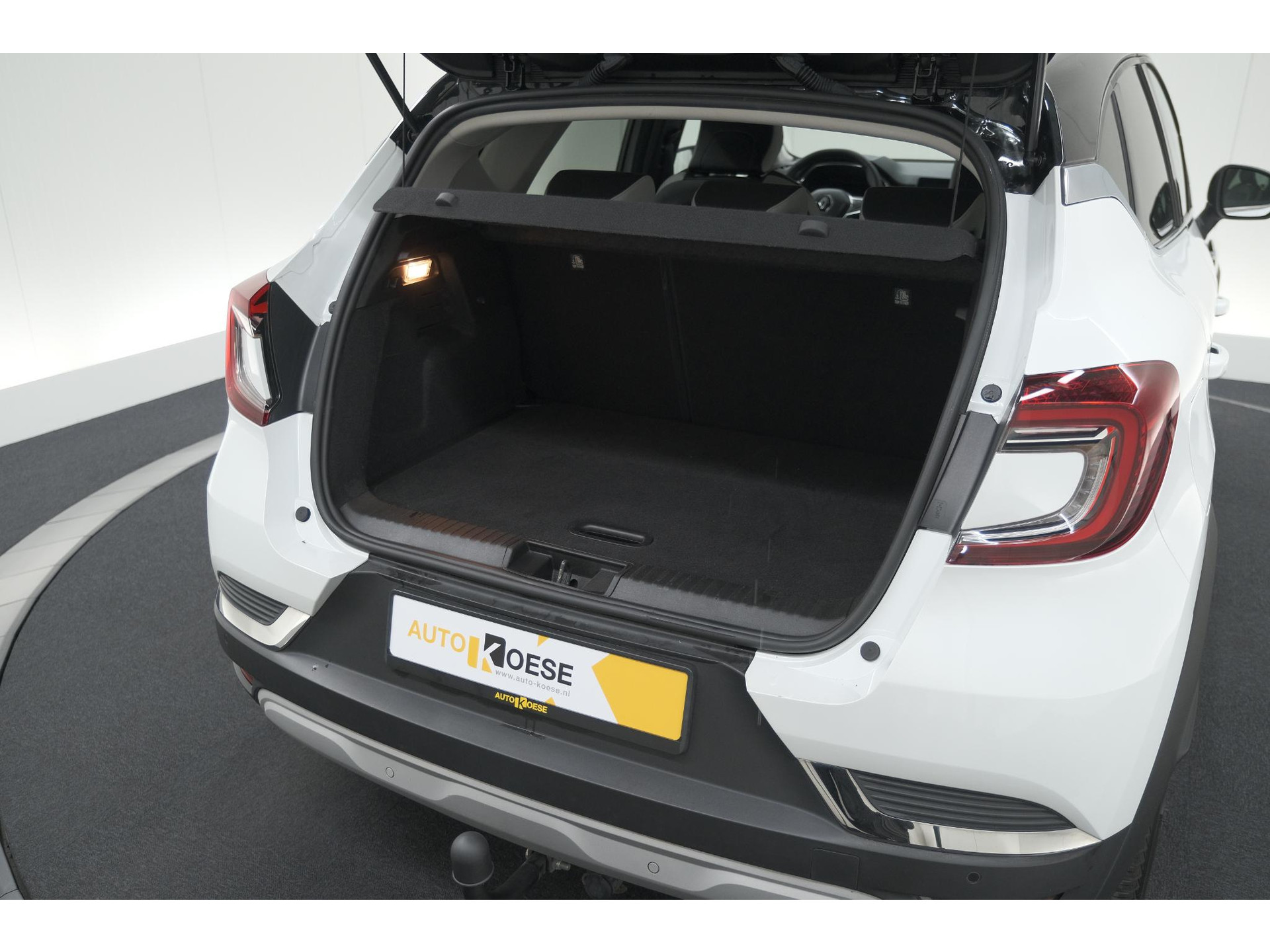 Renault Captur 1.6 E-Tech Hybrid 145 Intens | Trekhaak | Camera | Stoelverwarming | Navigatie