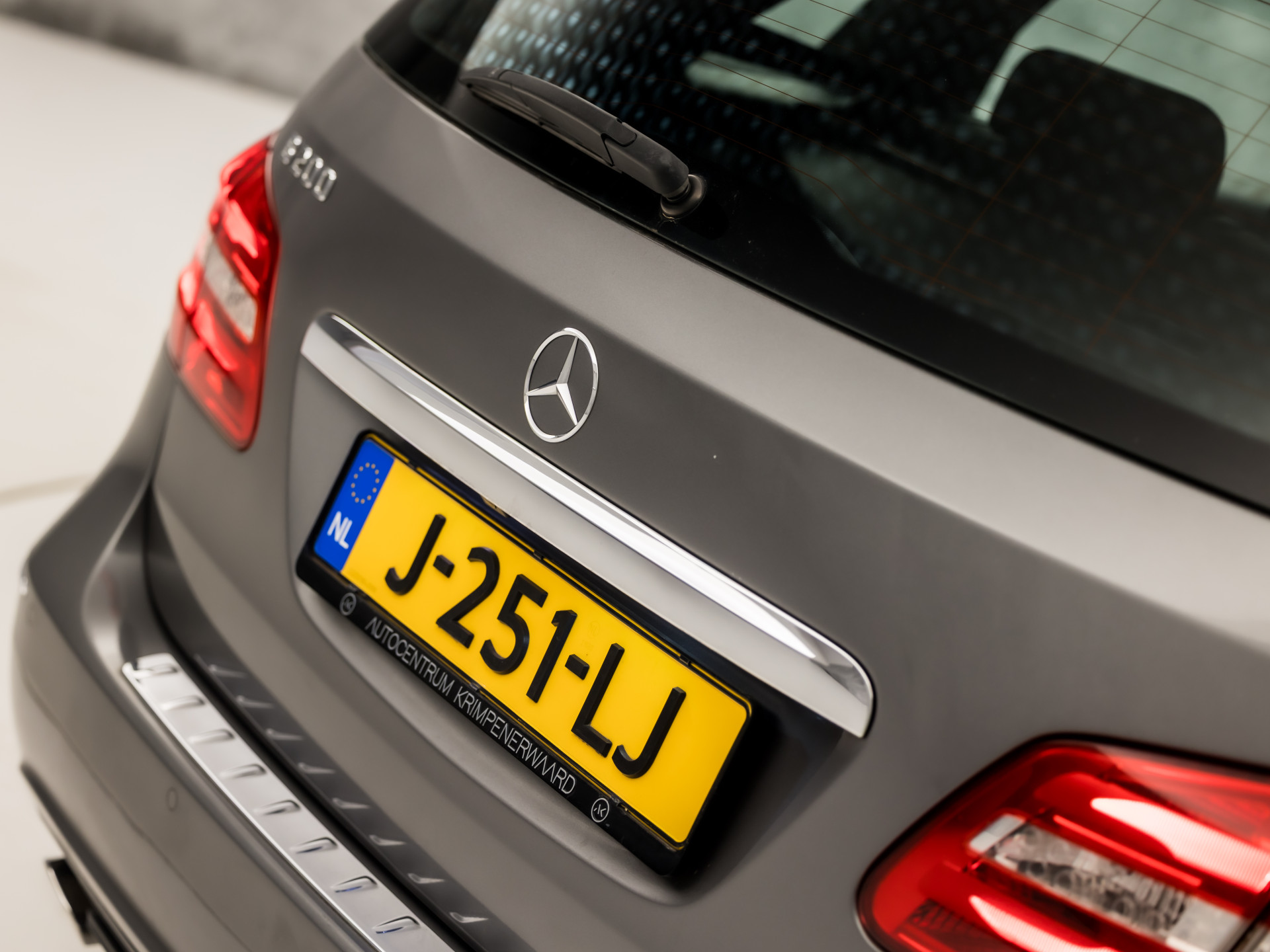 Mercedes-Benz B-Klasse 200 AMG Sport 157Pk (GROOT NAVI, CLIMATE, CAMERA, HARMAN/KARDON, STOELVERWARMING, LEDEREN SPORTSTOELEN, HARMAN/KARDON, XENON, ZWART HEMEL, NIEUWSTAAT)