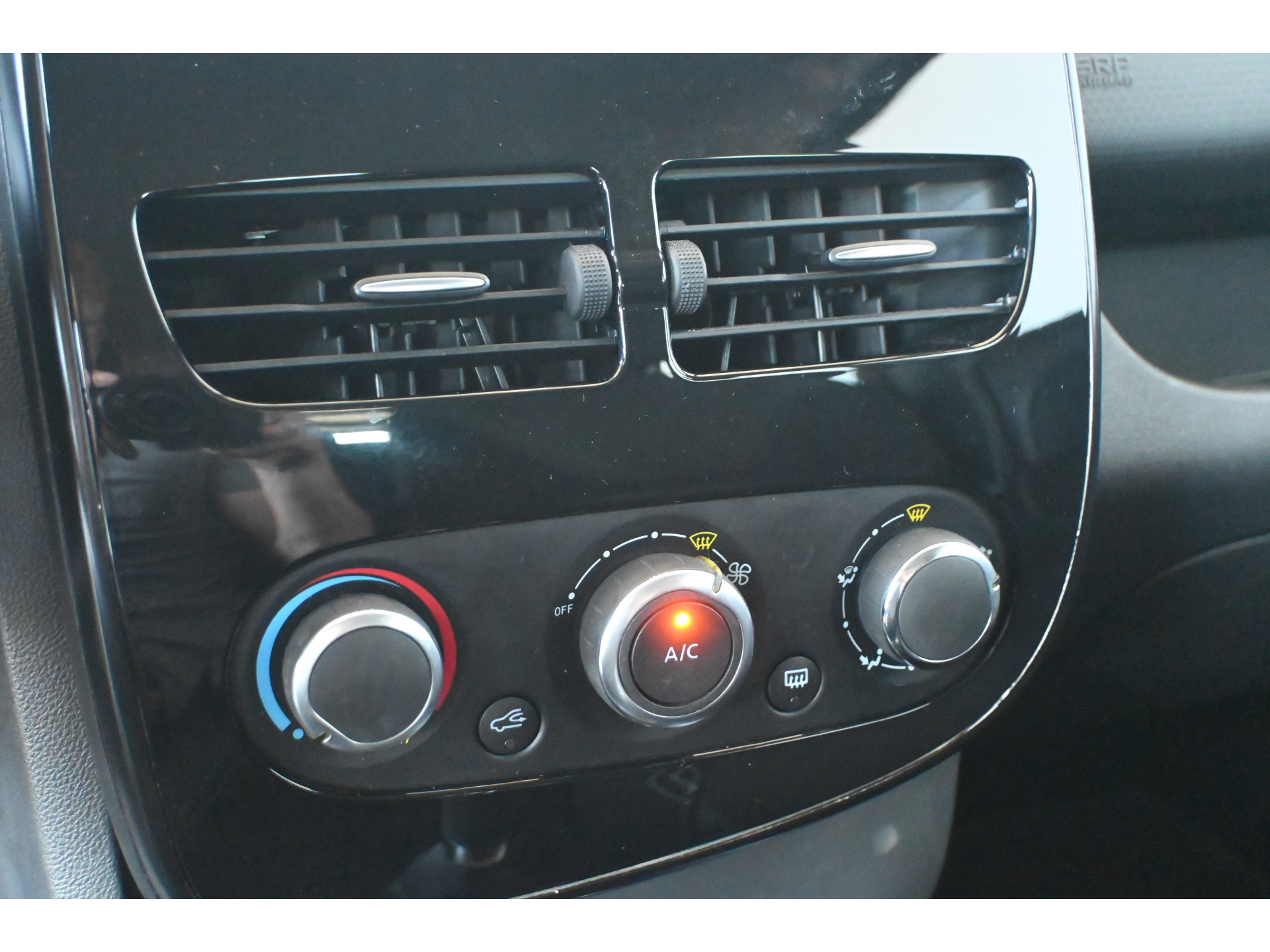 Renault Clio 1.2 Dynamique Automaat Airco Navigatie Cruise Control Goed Onderhouden! Inruil Mogelijk!