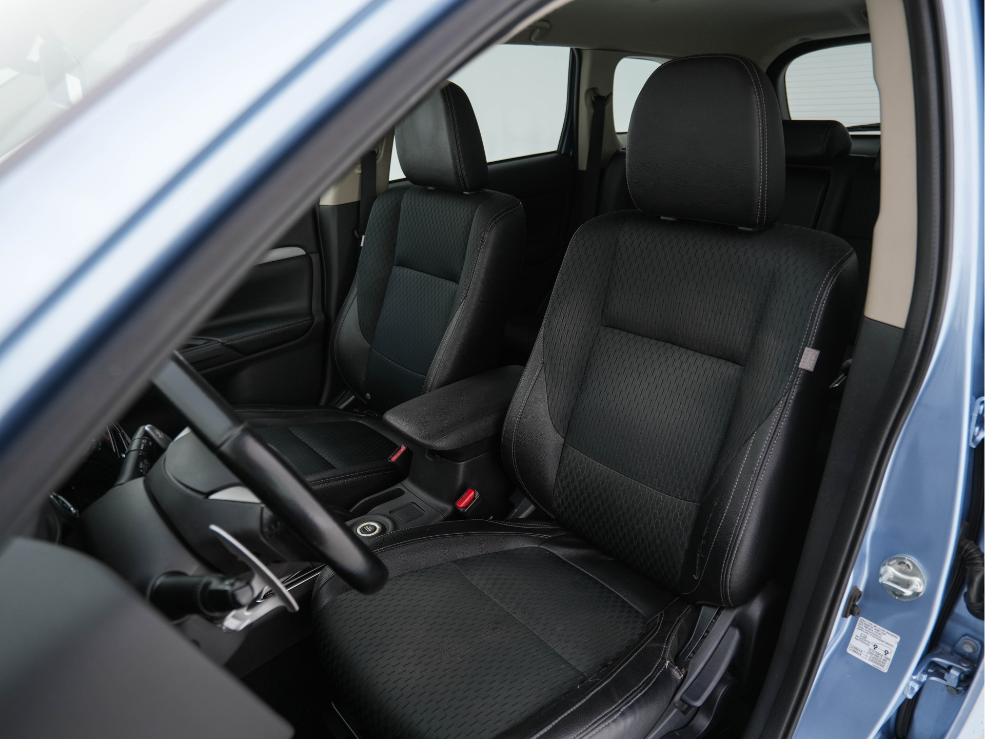 Mitsubishi Outlander 2.0 PHEV Executive Edition AWD Aut. *LEATHER-FABRIC | XENON | NAVI-FULLMAP | CAMERA | KEYLESS | DAB+ | ROCKFORD-AUDIO | COMFORT-SEATS | PRIVACY-GLASS | SHIFT-PADDLES |  18''ALU*