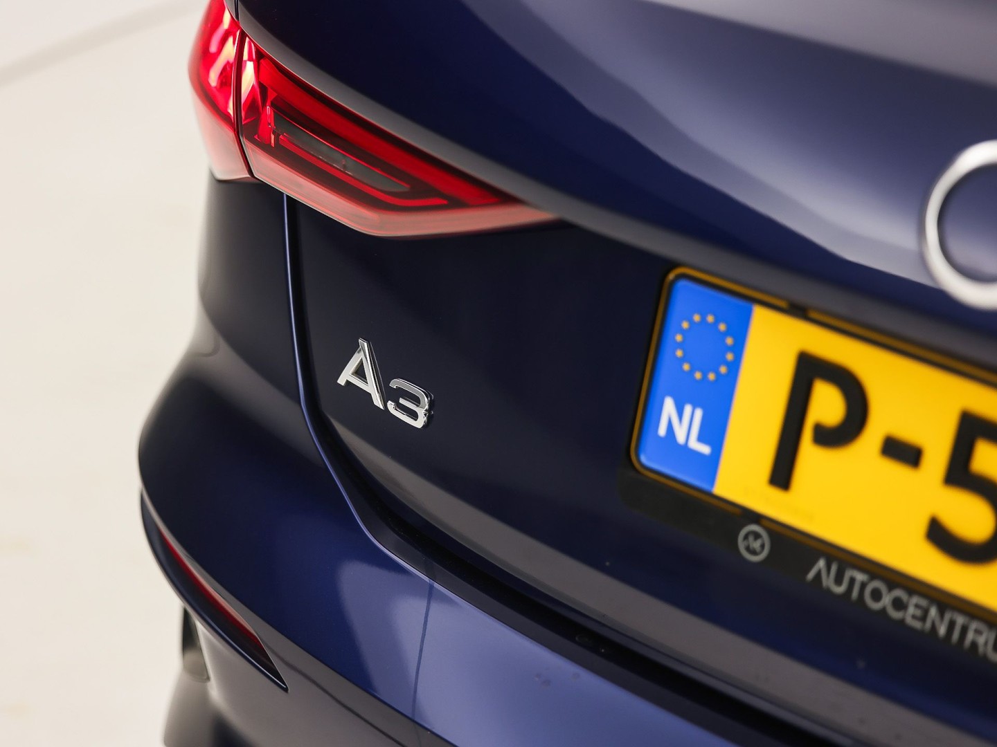 Audi A3 Sportback 30 TFSI S-Line Automaat (2X S-LINE, APPLE CARPLAY, STOELVERWARMING, PLAT S-LINE SPORTSTUUR, GETINT GLAS, SPORTSTOELEN, PARKEERSENSOREN, NIEUWSTAAT)