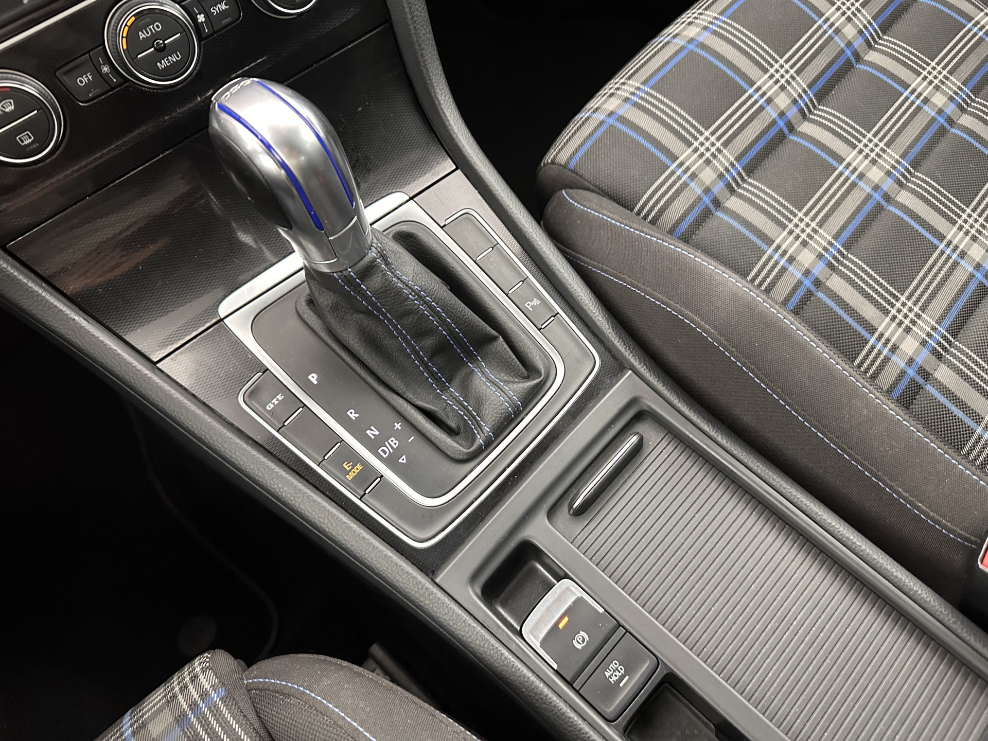 Volkswagen Golf 1.4 TSI GTE Aut. *FULL-LED | NAVI-FULLMAP | SPORT-SEATS | DAB+  | TOWBAR | ECC | SHIFT-PADDLES | PARKPILOT | CRUISE | 18''ALU*