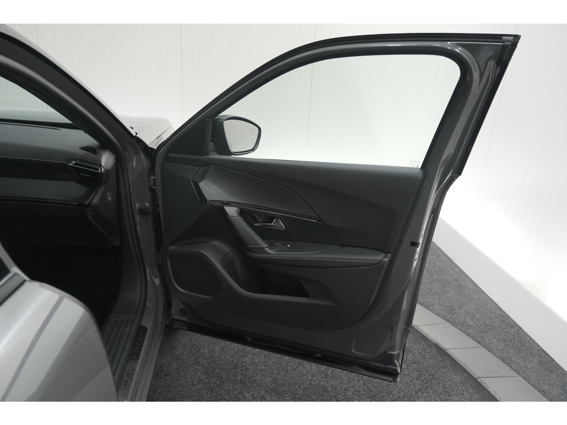 Peugeot 2008 PureTech 130 EAT8 GT | 360 Camera | Stoelmassage | Adaptieve Cruise Control | Dodehoekdetectie