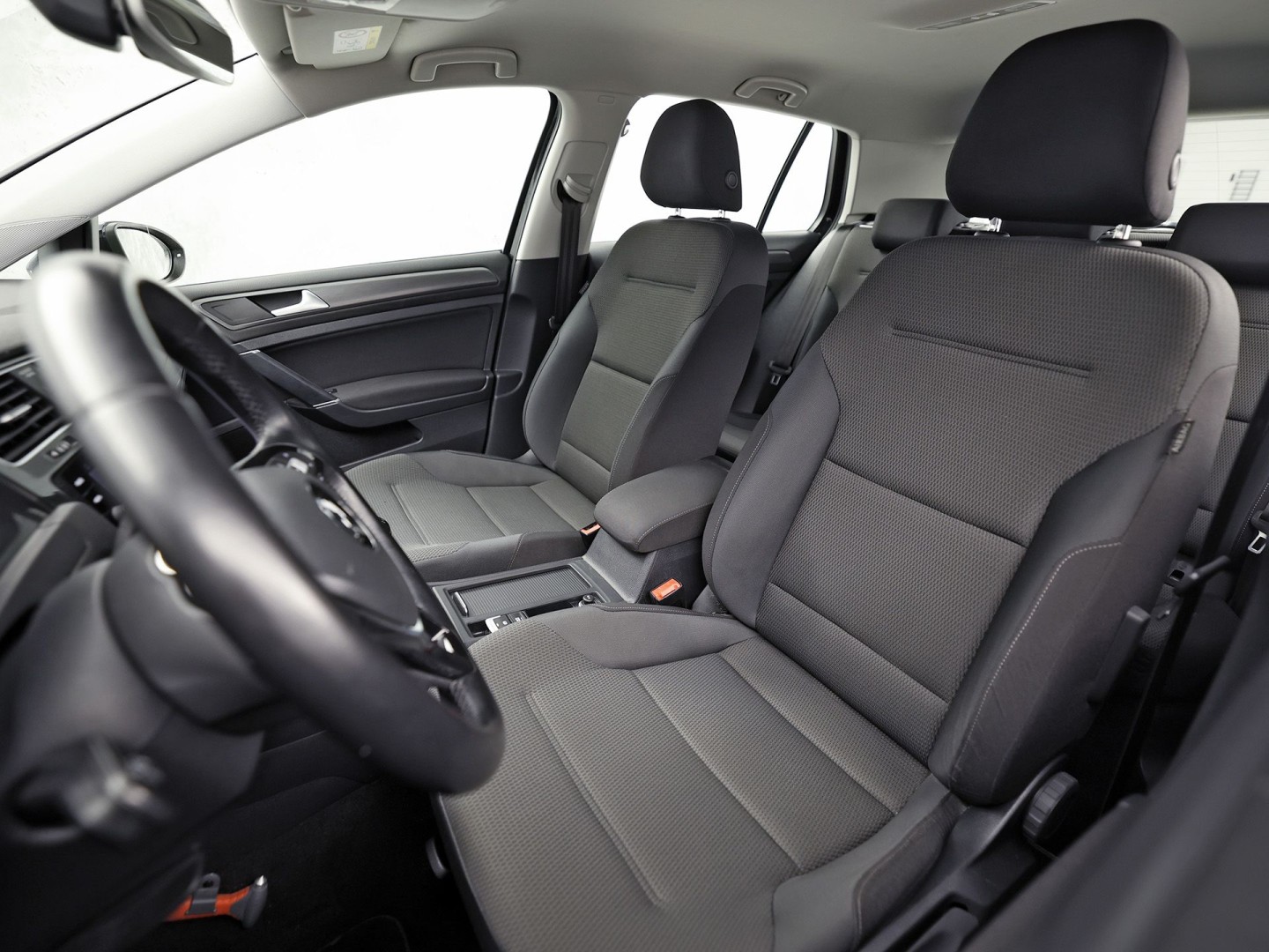 Volkswagen Golf 1.0 TSI Sportline (APPLE CARPLAY, NAP, GROOT NAVI, CLIMATE, PARKEERSENSOREN, SPORTSTOELEN, LM VELGEN, ADAPTIVE CRUISE, NIEUWSTAAT)