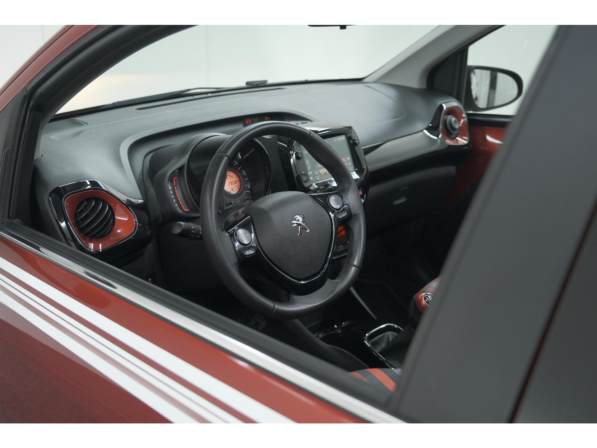 Peugeot 108 1.0 e-VTi Allure TOP! | Elektrisch Vouwdak | Trekhaak | Camera | Apple Carplay