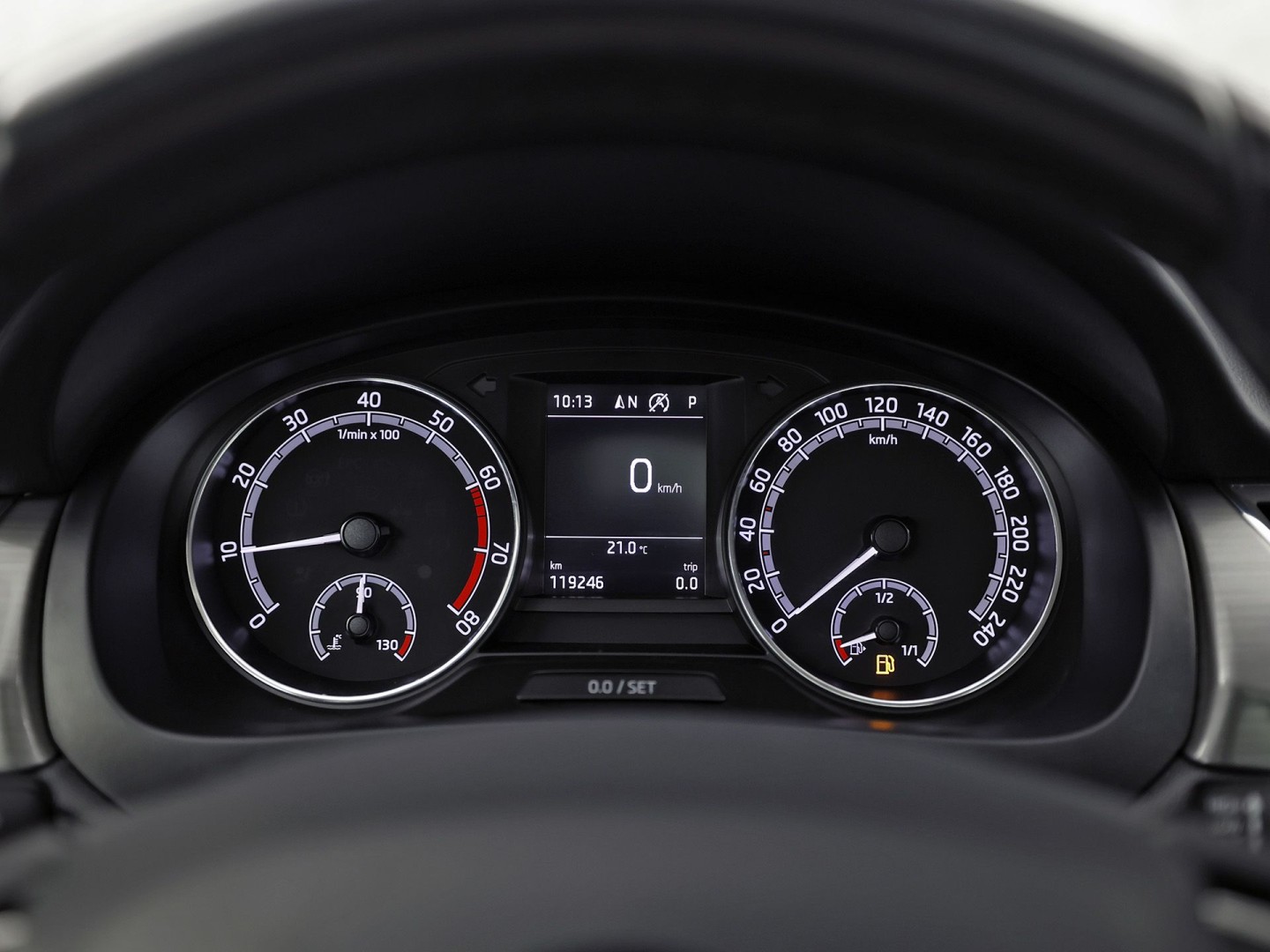 Škoda Rapid Spaceback 1.0 TSI Sport Automaat (PANORAMADAK, NAVIGATIE, CLIMATE, STOELVERWARMING, SPORTSTOELEN, GETINT GLAS, CRUISE, PARKEERSENSOREN, NIEUWSTAAT)