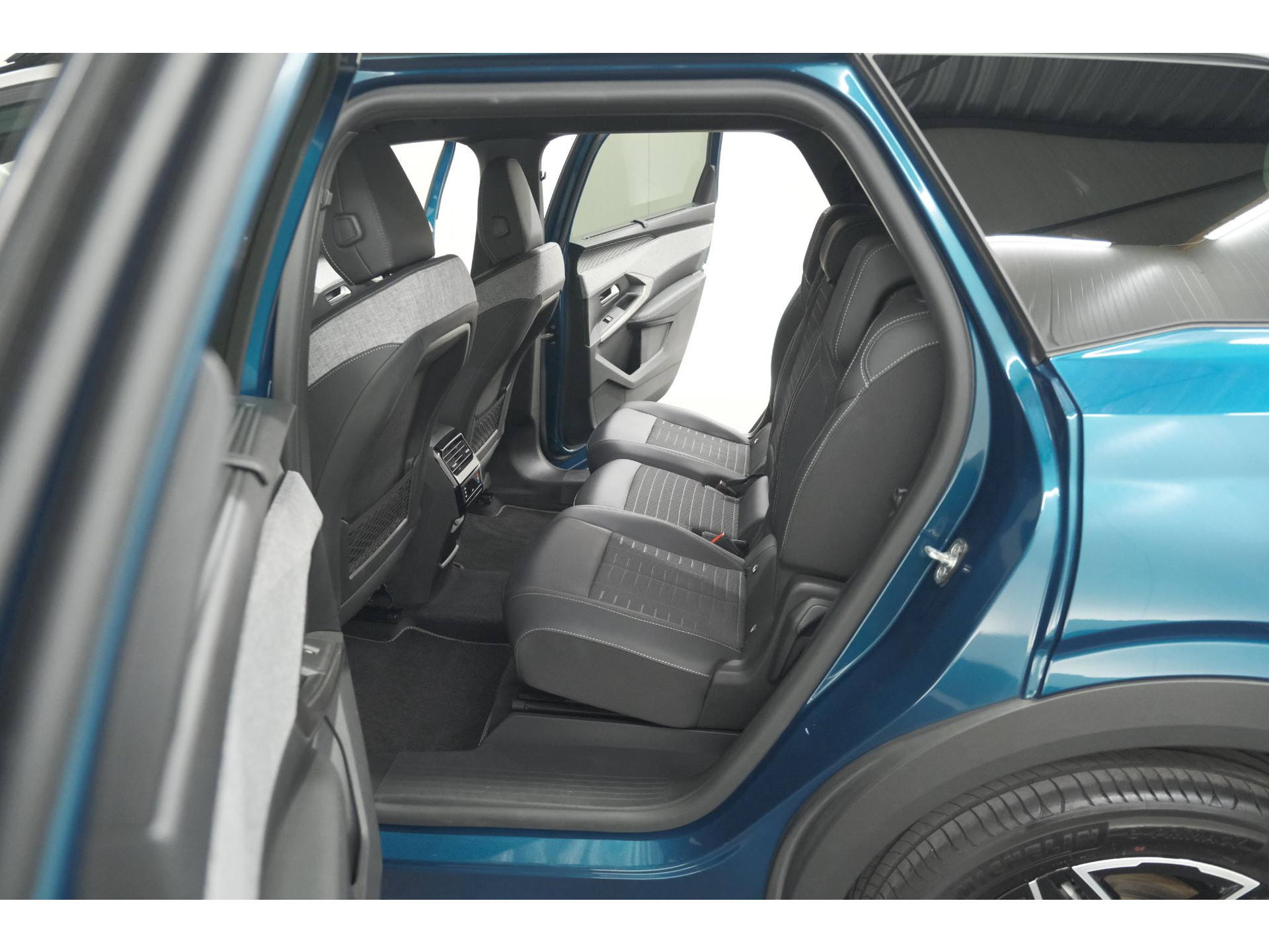 Peugeot 5008 1.2 Hybrid 136 GT | Adaptieve Cruise Control | Camera | Elektrische Kofferklep | Stoelverwarming