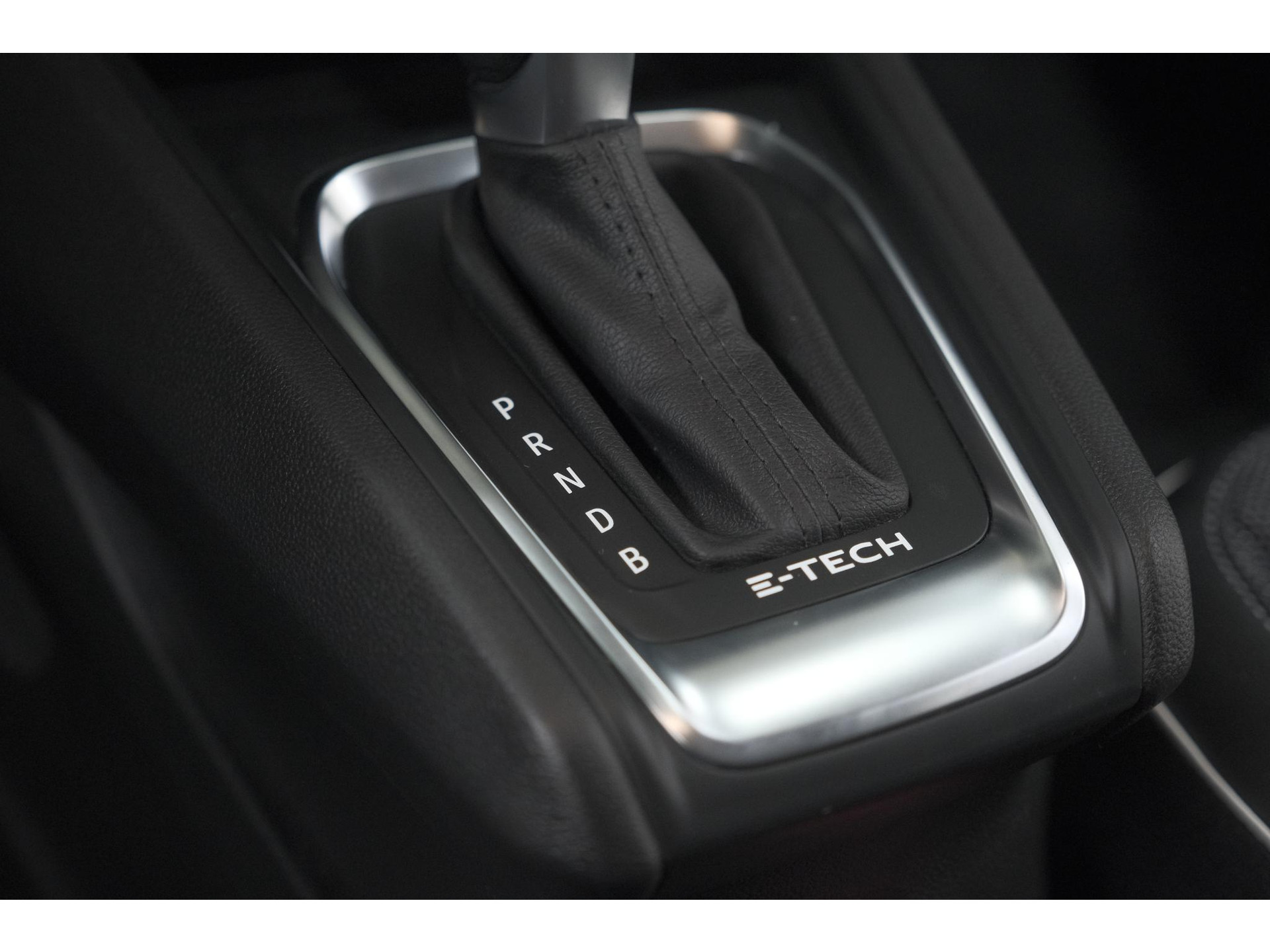 Renault Captur 1.6 E-Tech Hybrid 145 Techno | Pack Parking | Camera | Navigatie | Apple CarPlay