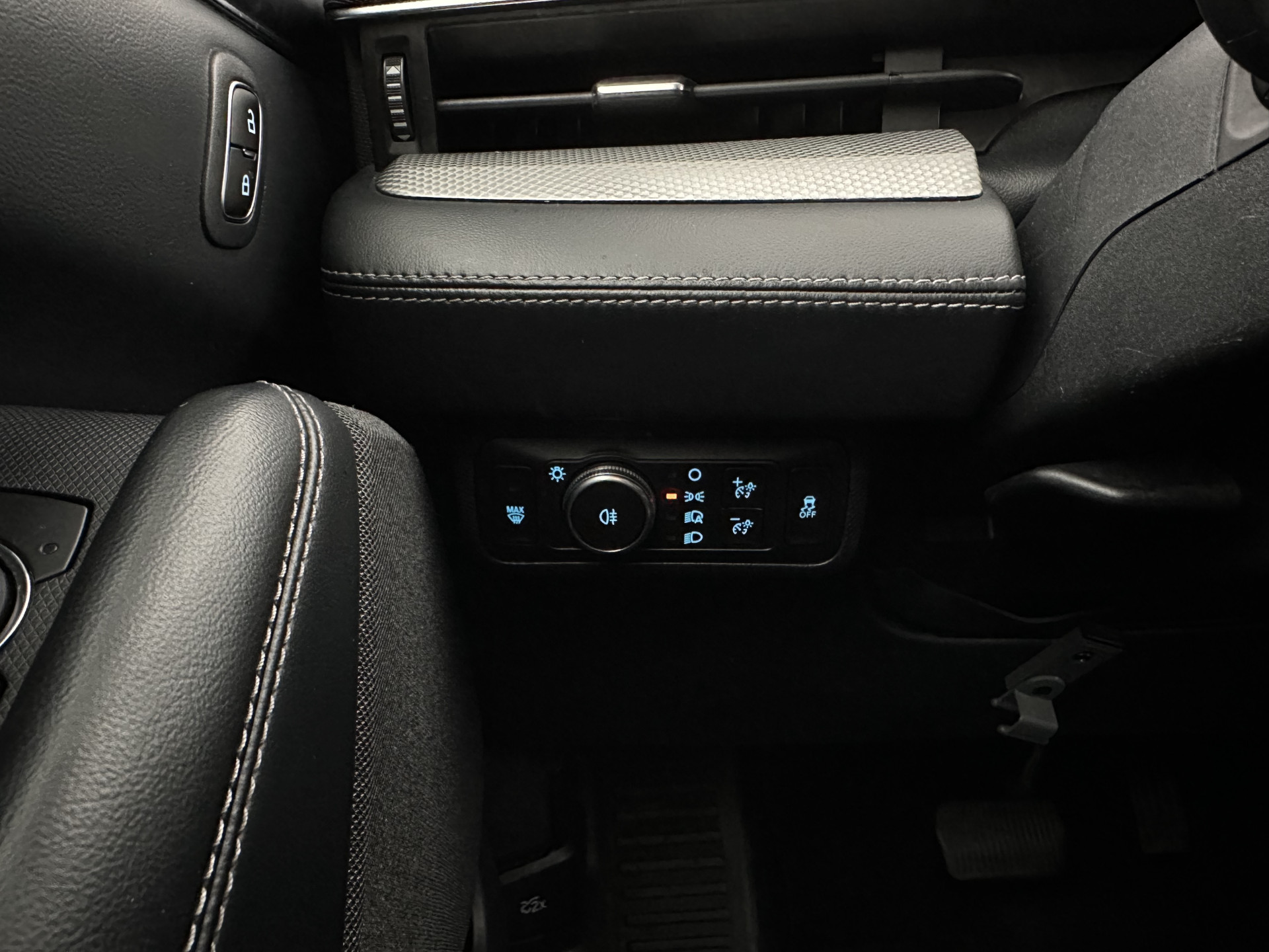 Ford Mustang Mach-E RWD 75 kWh (3-Fase) (INCL-BTW) Aut. *LEATHER | FULL-LED | DAB | DIGI-COCKPIT | KEYLESS | NAVI-FULLMAP | CARPLAY | HEATED-COMFORTSEATS | TOPVIEW | ADAPTIVE-CRUISE | PRIVACY-GLASS | 18'' ALU*