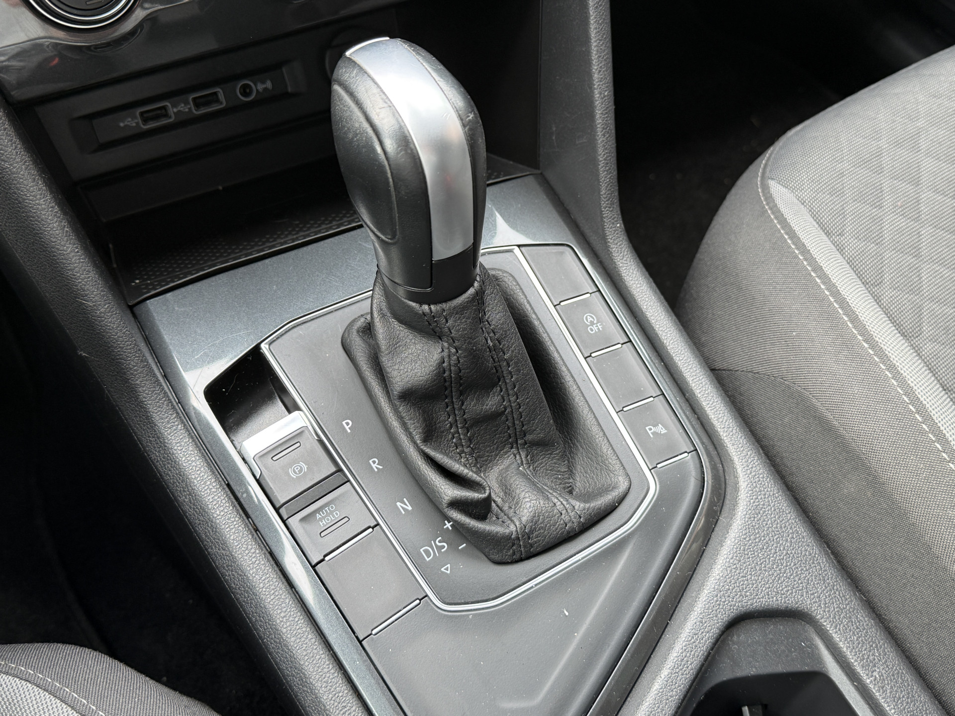 Volkswagen Tiguan 1.5 TSI ACT Comfortline | Apple Carplay | ACC | Trekaak | Draadloze lader