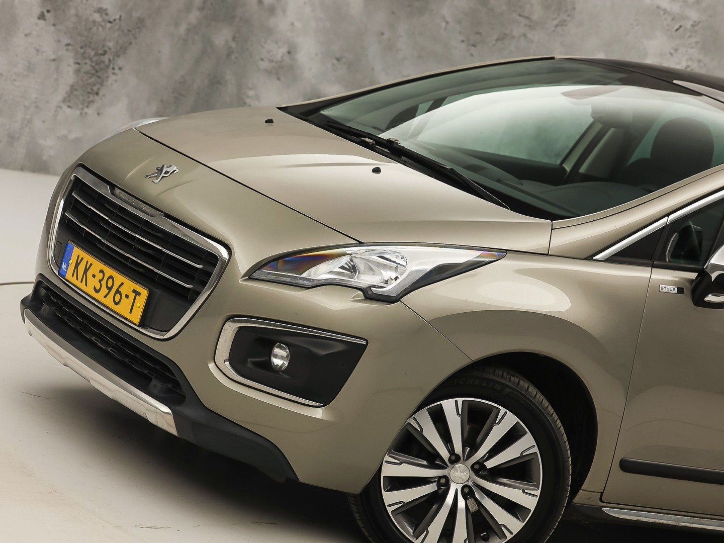 Peugeot 3008 1.2 PureTech Sport (PANORAMADAK, NAVIGATIE, CLIMATE, GETINT GLAS, SPORTSTOELEN, CRUISE, PARKEERSENSOREN, NIEUWSTAAT)
