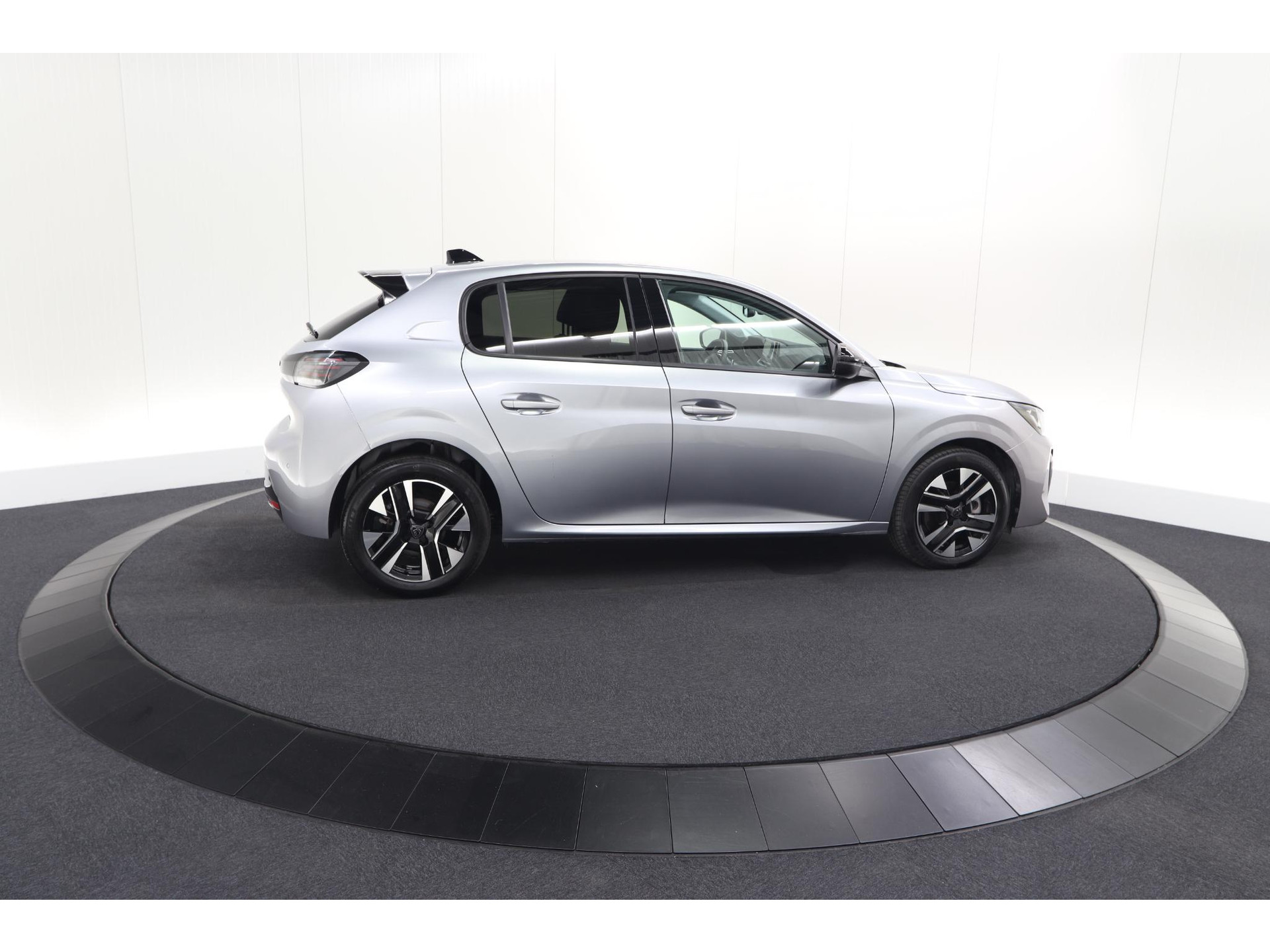 Peugeot 208 1.2 Hybrid 110 e-DCS6 Allure | Apple Carplay | Parkeersensoren Voor + Achter | Climate Control