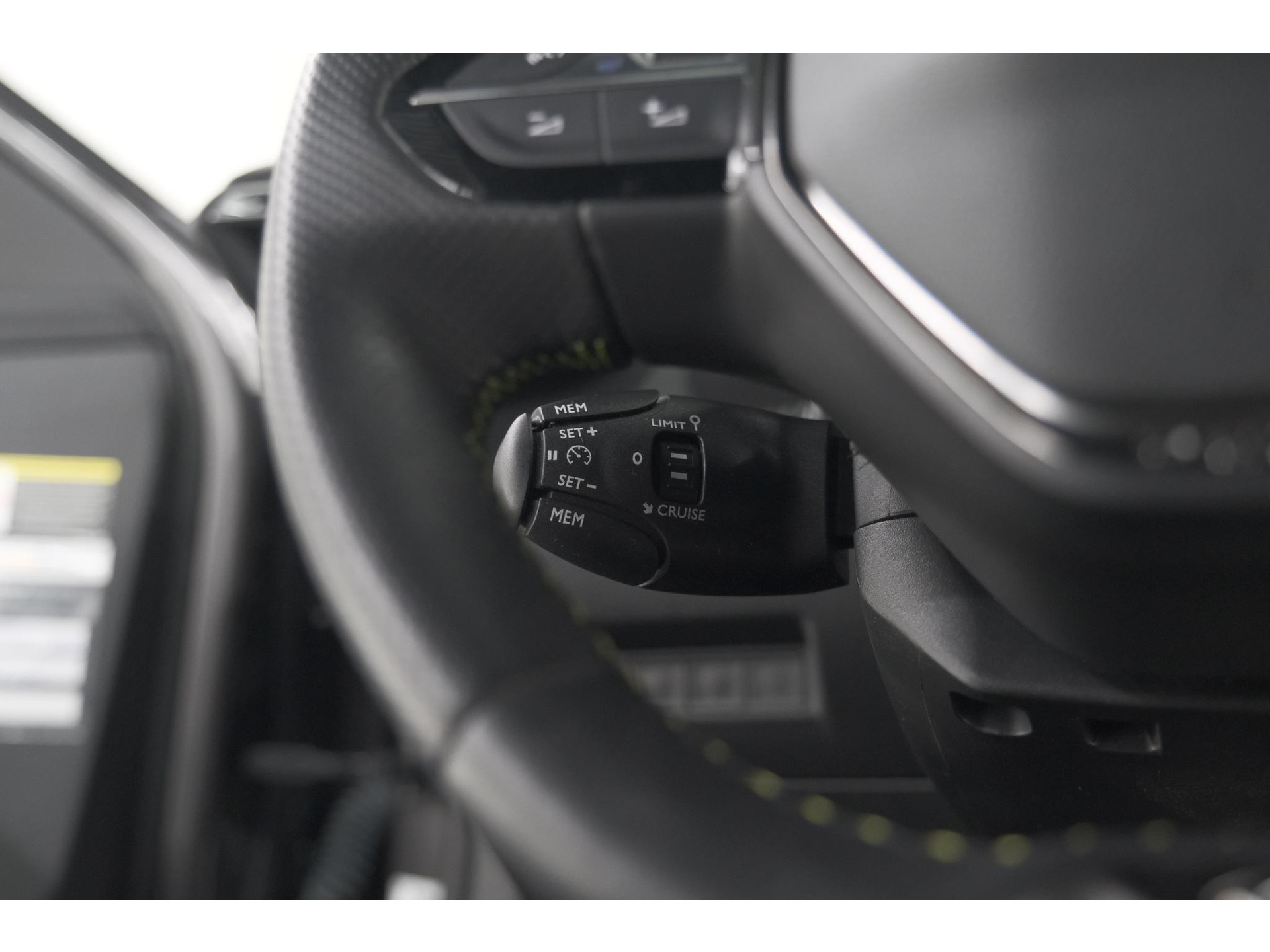 Peugeot 2008 PureTech 130 EAT8 GT | Camera | Dodehoekdetectie | Apple Carplay | Pack Winter