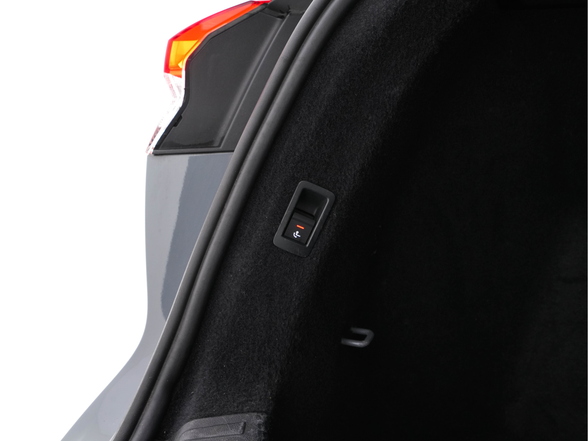 Audi Q4 e-tron 40 S-line Launch edition Competition 77 kWh [ 3-Fase-11kW ] {SOH-93%} (INCL-BTW) *HEATPUMP | LEATHER-FABRIC | SONOS-AUDIO | MATRIX-LED | ADAPTIVE-CRUISE | HEATED-SPORTSEATS | AMBIENTLIGHT | DIGI-COCKPIT | CAMERA | KEYLESS | DAB+ | NAVI-FULL