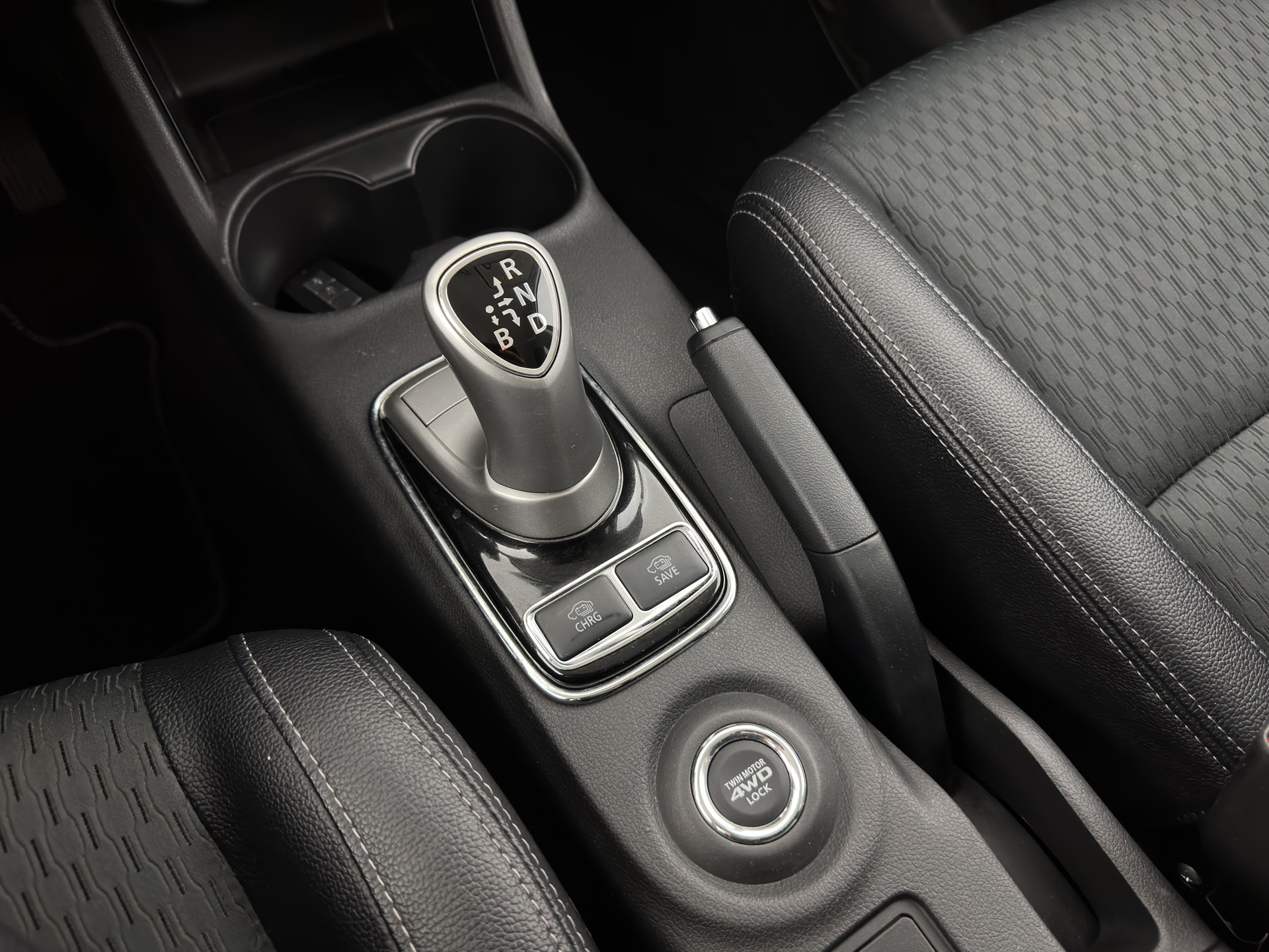 Mitsubishi Outlander 2.0 PHEV Business Edition X-Line (INCL-BTW) Aut. *LEATHER-FABRIC | NAVI-FULLMAP | KEYLESS | CAMERA | COMFORT-SEATS | ECC | CRUISE | PRIVACY-GLASS | SHIFT-PADDLES |  TOWBAR | 18''ALU*