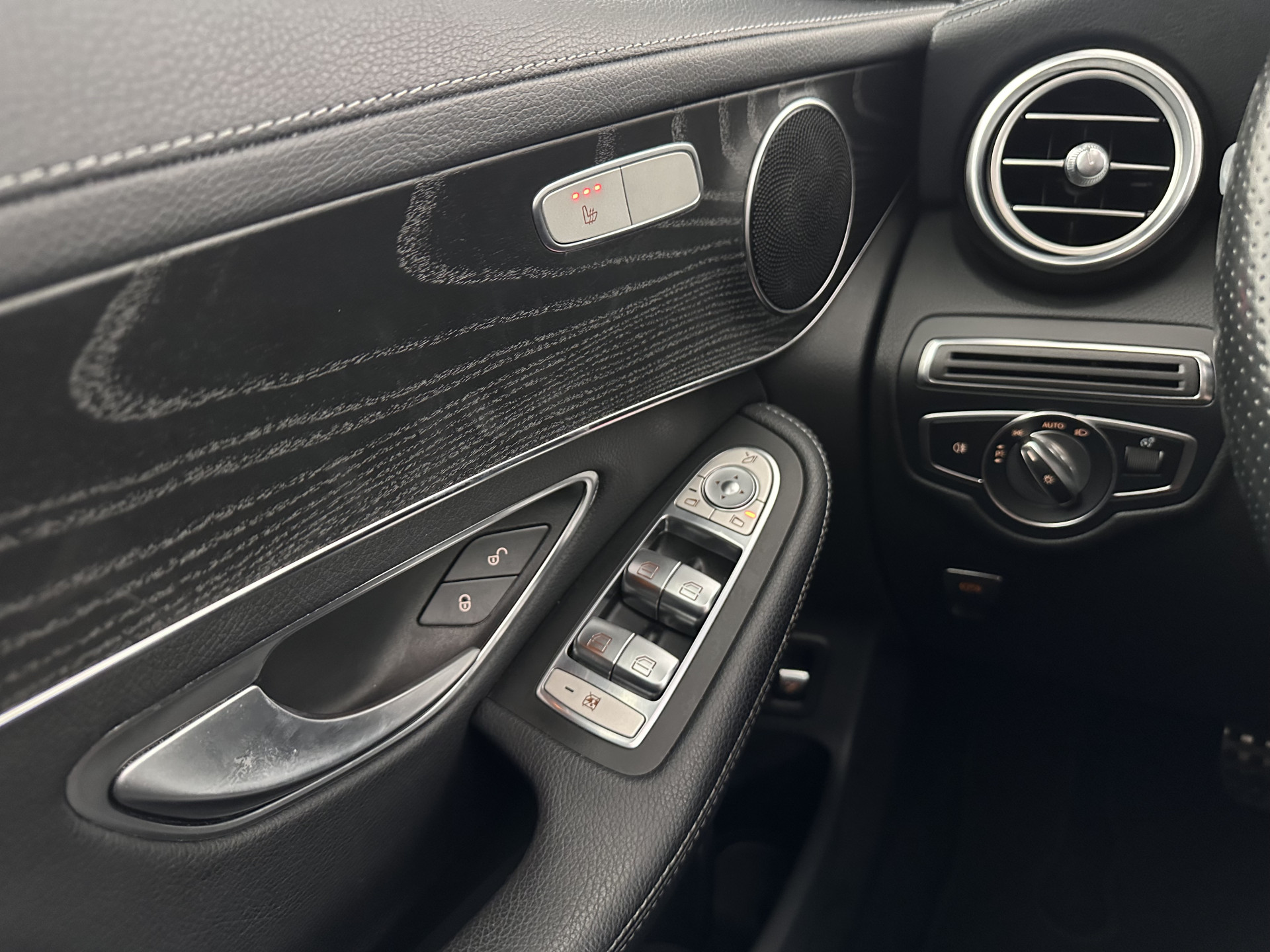 Mercedes-Benz GLC-klasse 350e 4MATIC AMG Aut. *PANO | FULL-LEATHER | FULL-LED | HEATED-SPORTSEATS | CAMERA | NAVI-FULLMAP | PRIVACY-GLASS | SHIFT-PADDLES | ECC | PDC | CRUISE | 19''ALU*