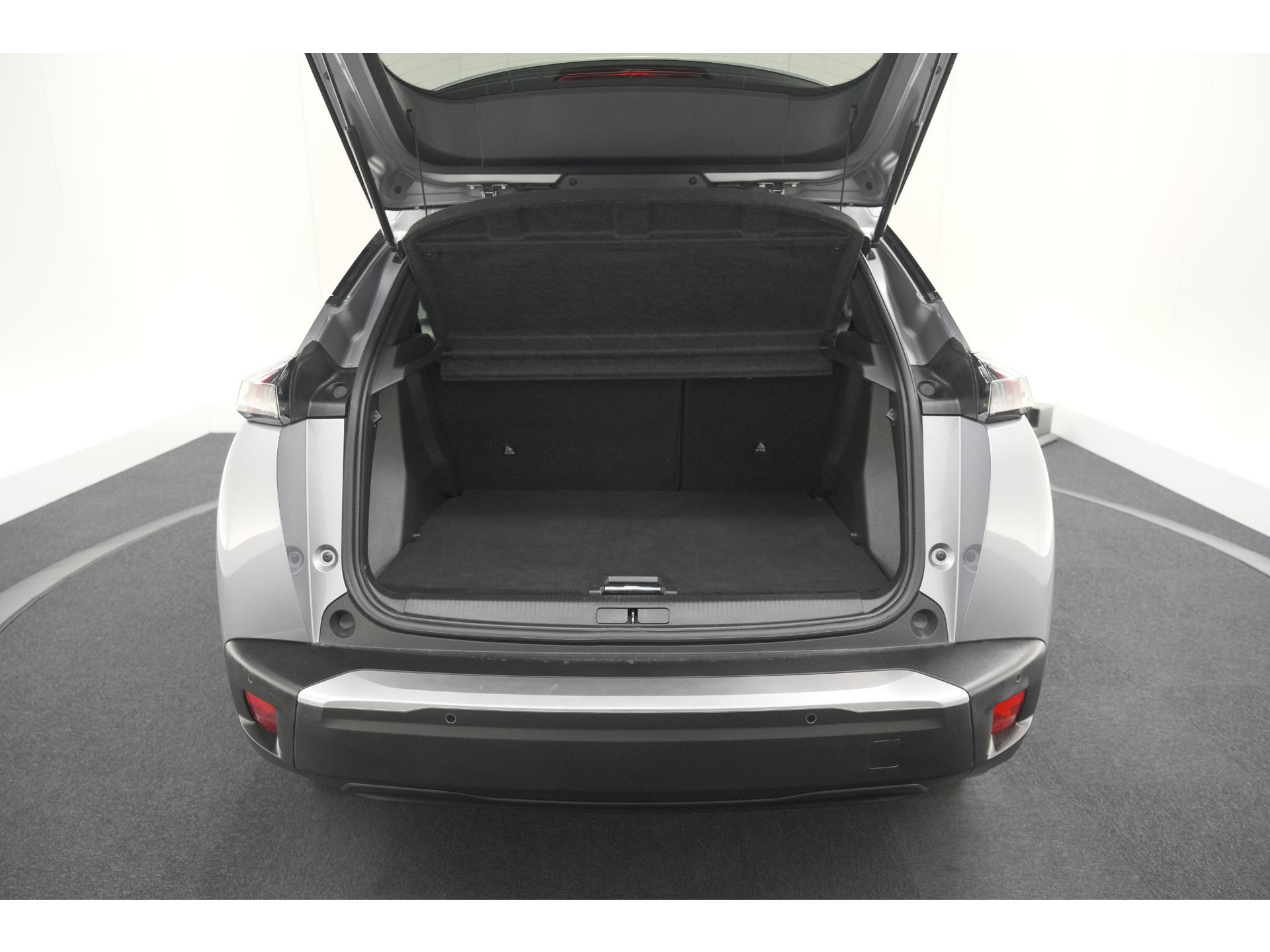 Peugeot e-2008 EV Allure 50 kWh | SOH=96.7 % | 3 Fase Laadfunctie | Camera | Navigatie | Parkeersensoren | Apple Carplay