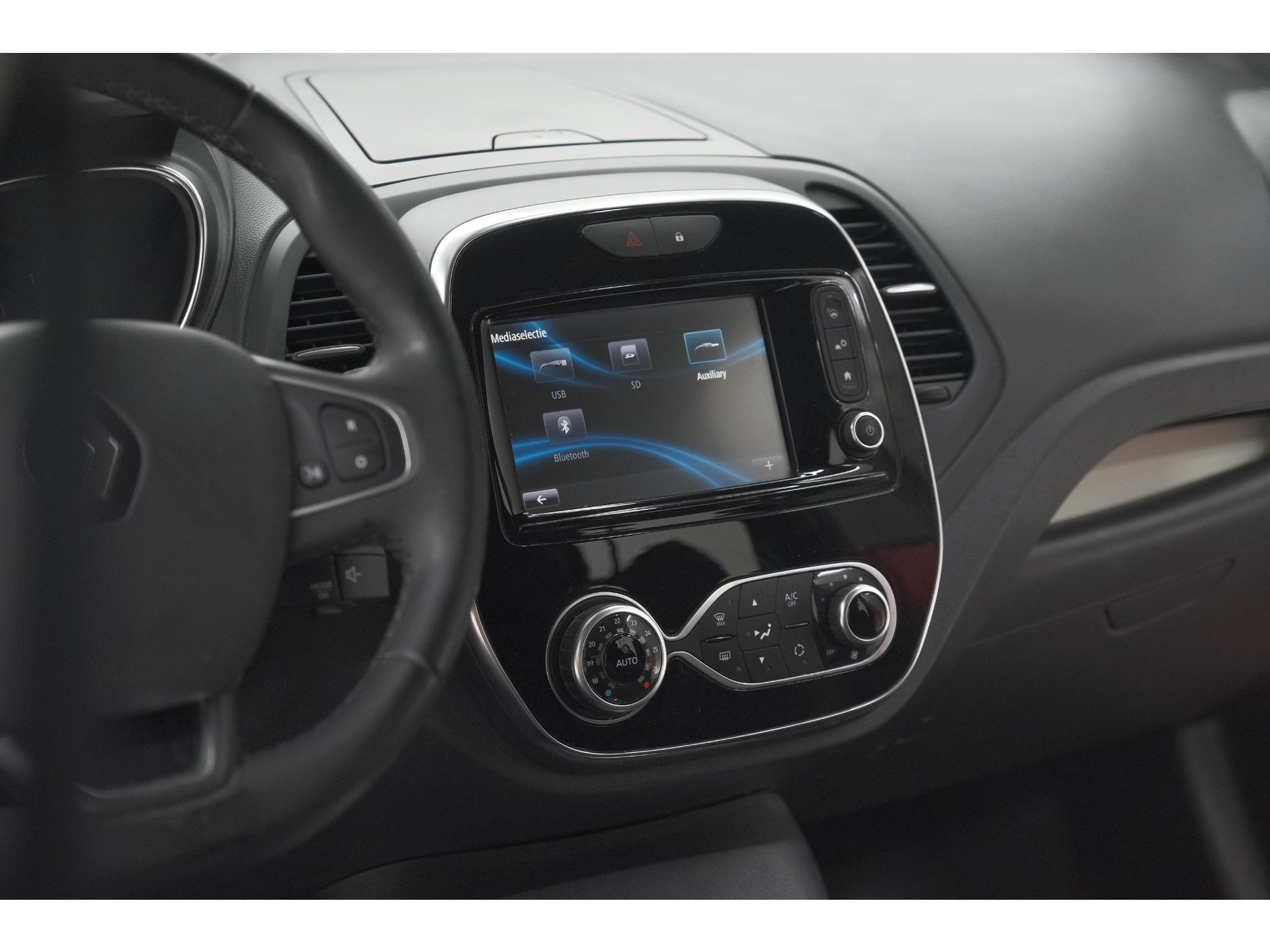 Renault Captur TCe 90 Intens | Trekhaak | Camera | Dodehoekdetectie | Navigatie