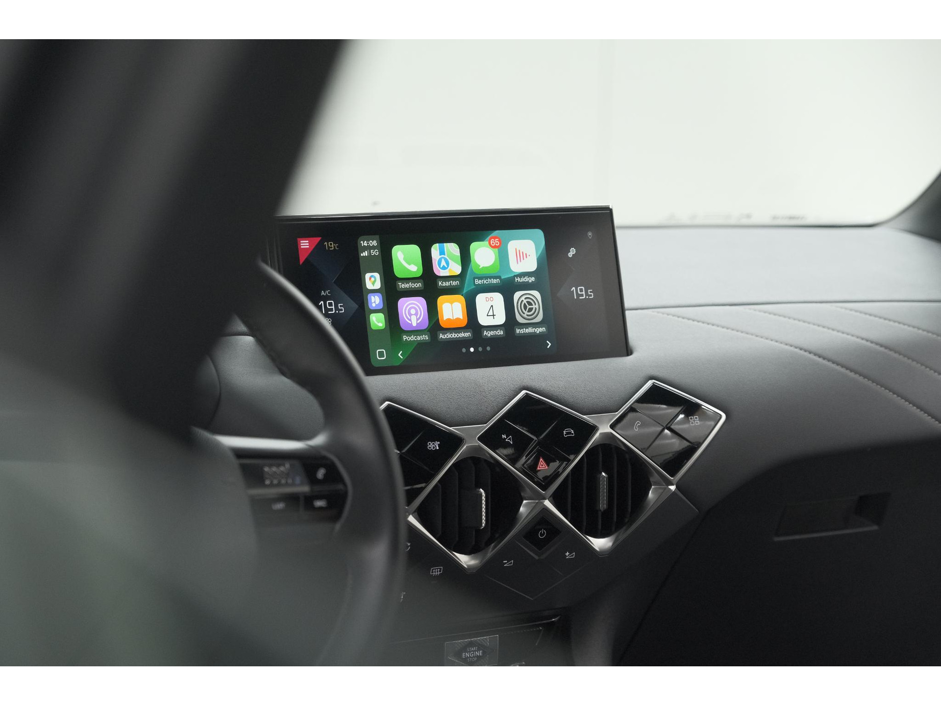 DS 3 Crossback PureTech 100 Montmartre | Parkeersensoren | Apple Carplay | Allseason Banden | Navigatie | Climate Control
