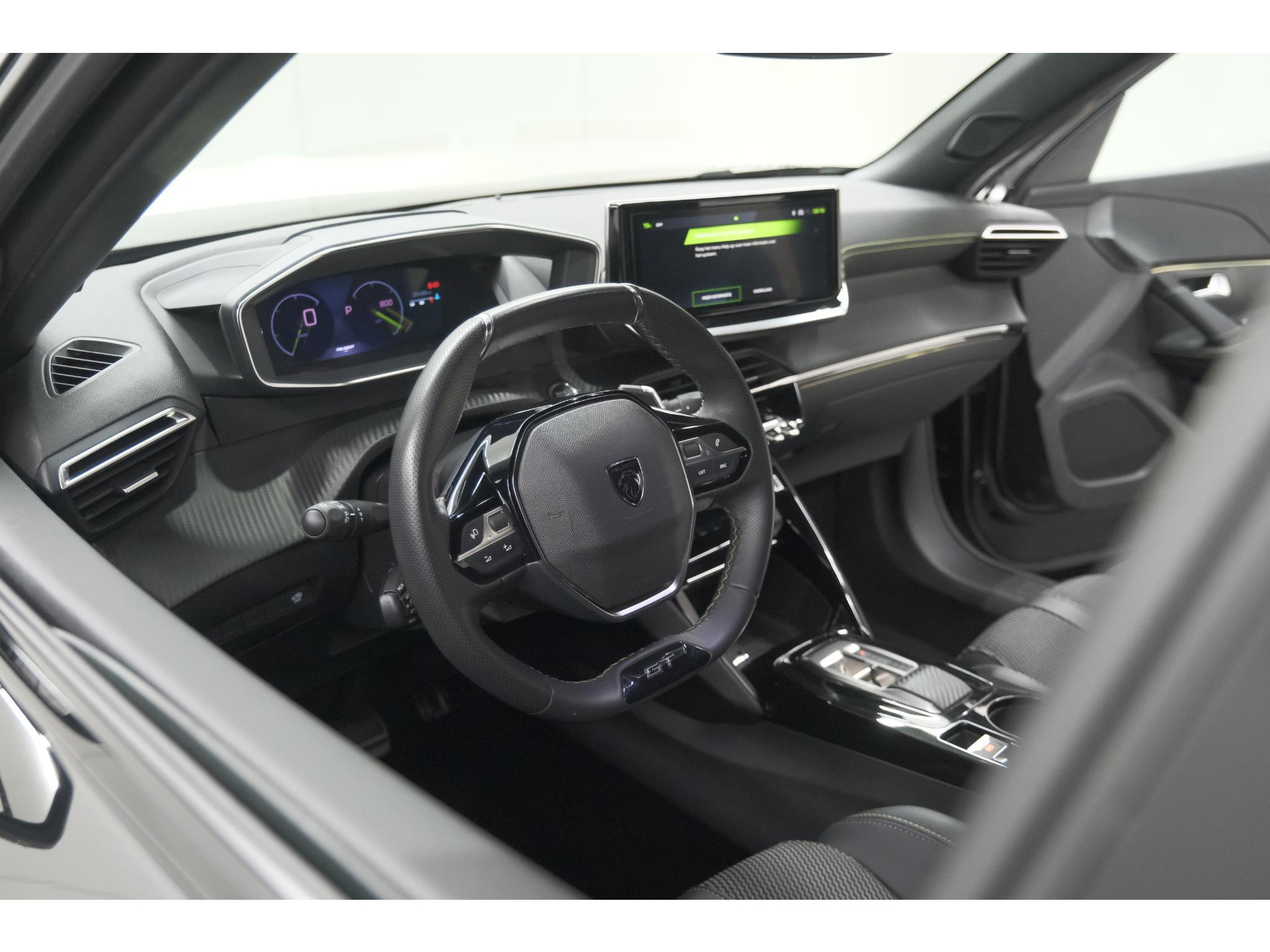 Peugeot 2008 PureTech 130 EAT8 GT | Camera | Apple Carplay | Parkeersensoren | 17 Inch Lichtmetalen Velgen