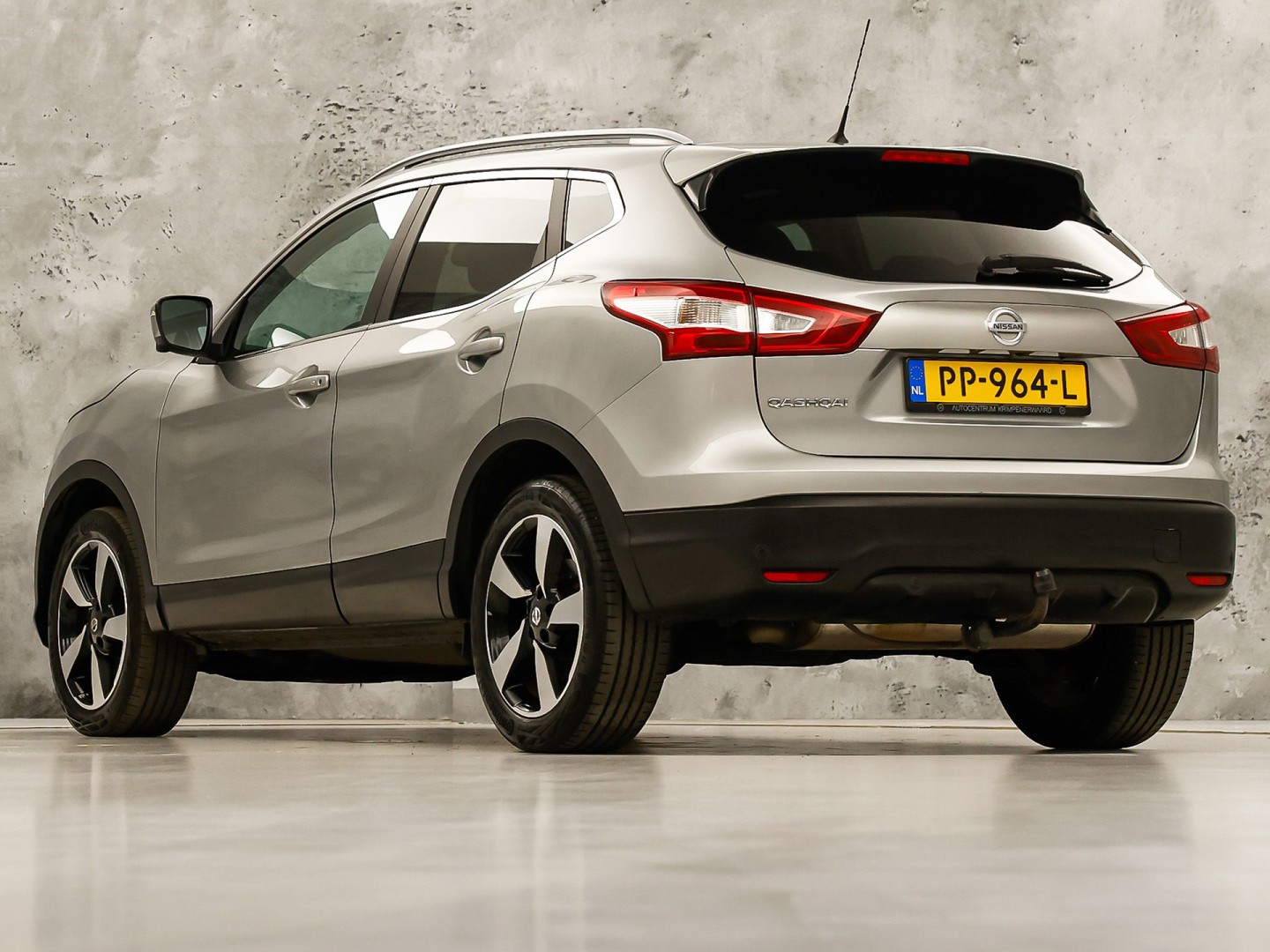 Nissan Qashqai 1.2 N-Connecta Sport (PANORAMADAK, NAVIGATIE, 360 CAMERA, SPORTSTOELEN, GETINT GLAS, TREKHAAK, CRUISE, NIEUWSTAAT)
