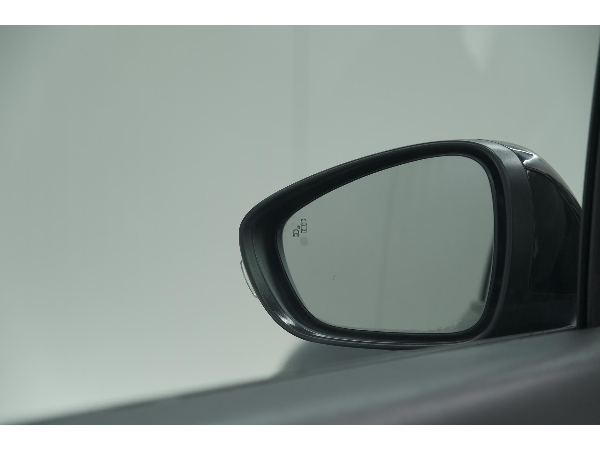 Citroen C3 Aircross PureTech 110 EAT6 Shine | Trekhaak | Panoramadak | Head-Up Display | Camera | Navigatie