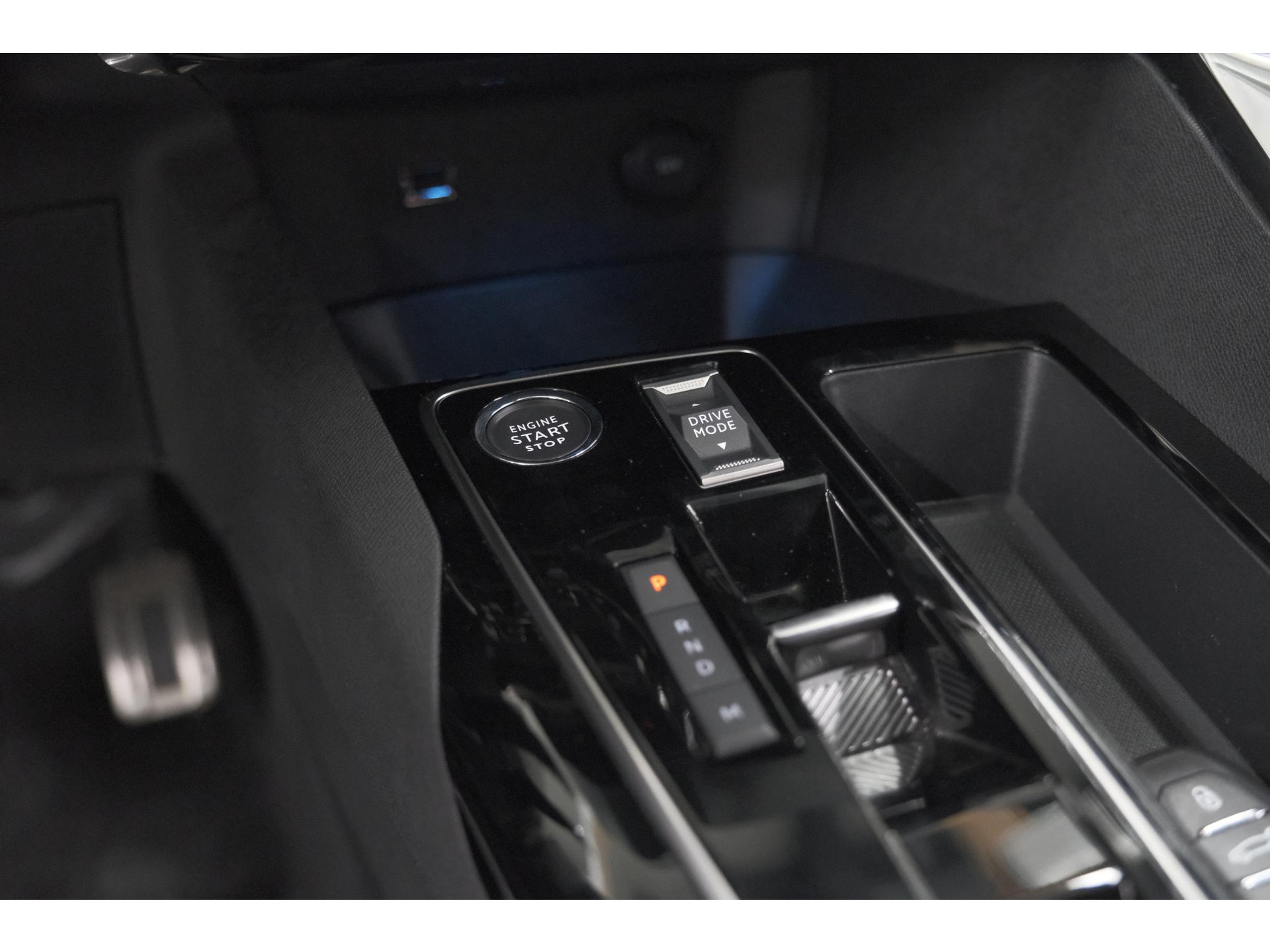 Peugeot 3008 1.2 Hybrid 136 GT | 360 Camera | Adaptieve Cruise Control | Elektronische Kofferklep | Navigatie