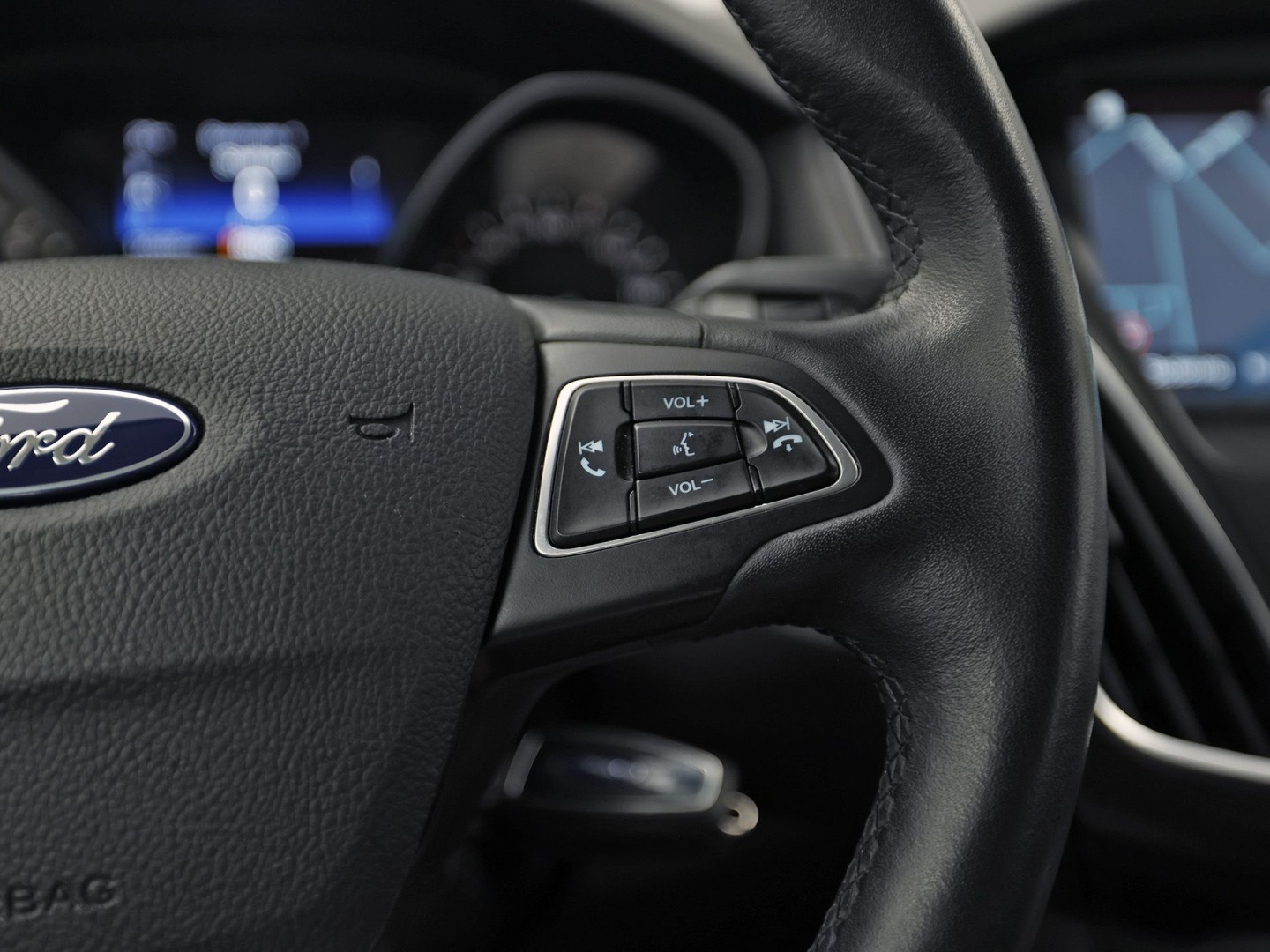 Ford Focus Wagon 1.0 Sport Automaat (NAVIGATIE, STUUR/STOELVERWARMING, LM VELGEN, SPORTSTOELEN, CRUISE, PARKEERSENSOREN, NIEUWSTAAT)