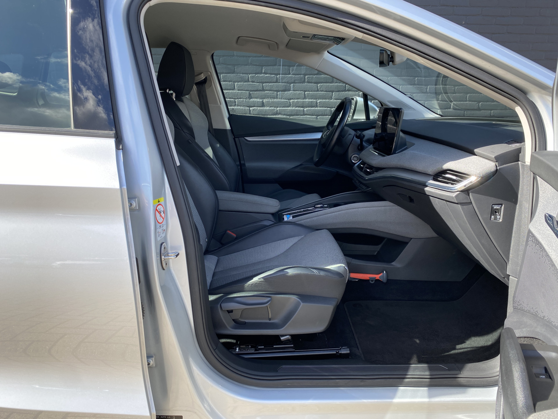 ŠKODA Enyaq iV 60 | 1e eigenaar | dealer onderhouden | navigatie | camera | sfeerverlichting | apple carplay | SOH 92%