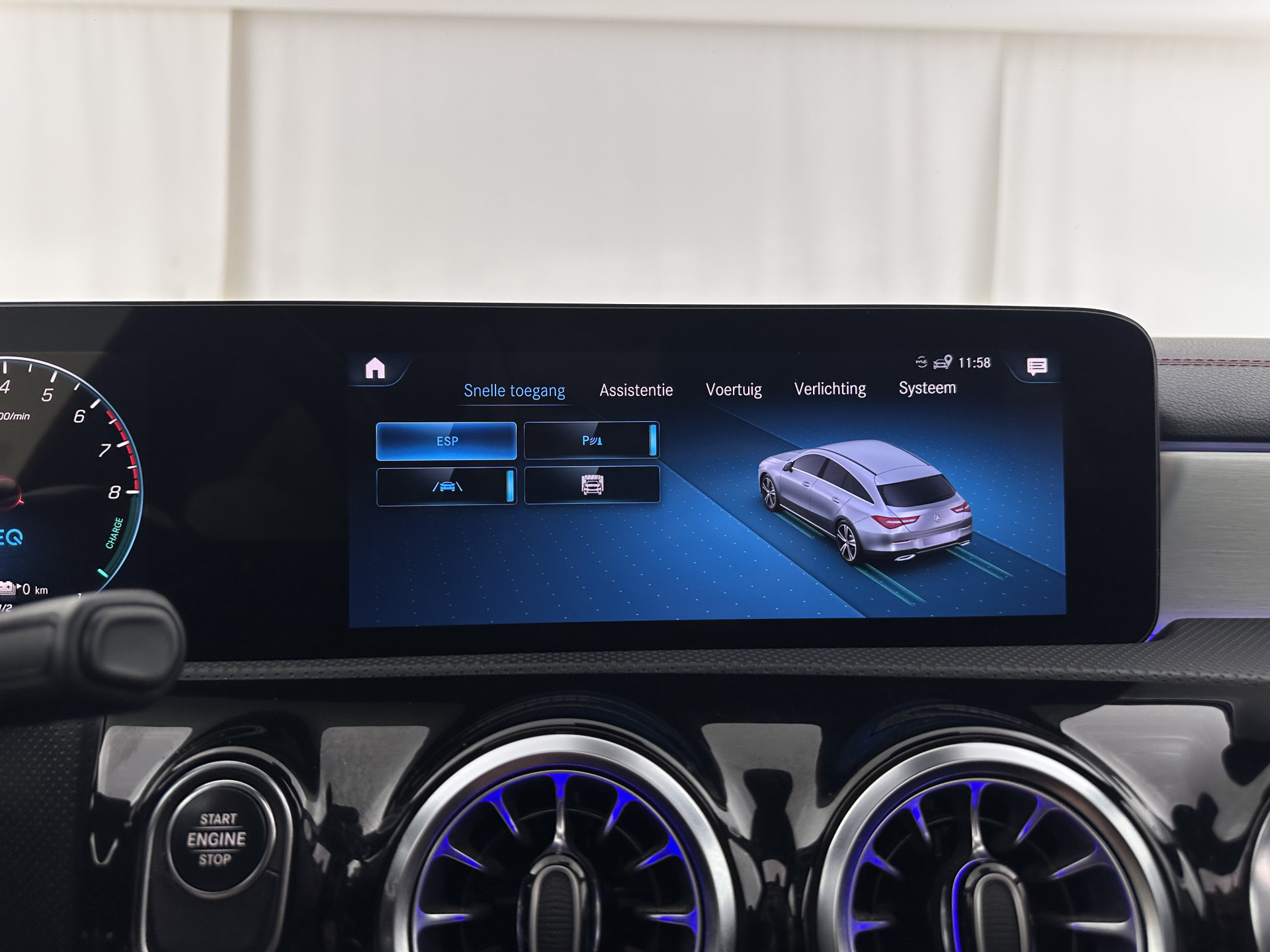 Mercedes-Benz CLA-klasse Shooting Brake 250 e AMG Line ( Plug-in ) (INCL.BTW) *PANO | LEATHER-MICROFIBRE | MULTIBEAM-LED | AMBIENT-LIGT | BLIND-SPOT | HEATED-SPORTSEATS | WIDE-SCREEN-DIGICOCKPIT | DAB+ | NAVI-FULLMAP | CAMERA | PRIVACY-GLASS | TOWBAR | 19