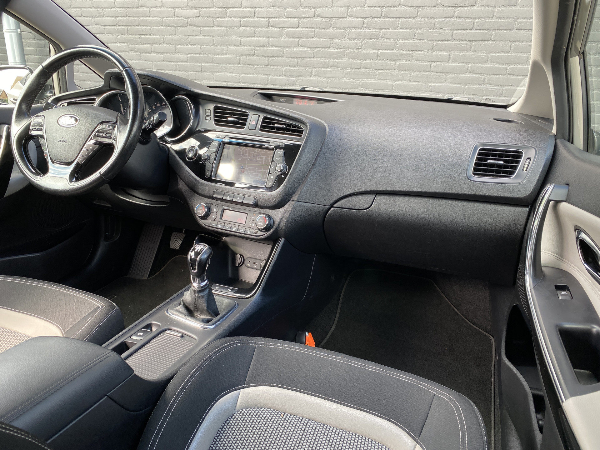 Kia Cee'd 1.6 GDI Super Pack 136 pk | navigatie | trekhaak | all season banden | keyless go | camera