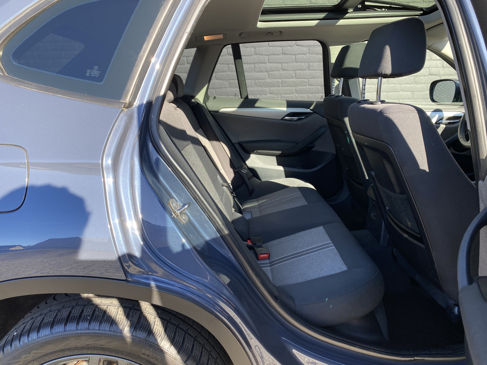 BMW X1 sDrive18i Executive AUT. | navigatie | panoramadak | sportstoelen | xenon verlichting | lichtmetalen velgen 18 inch