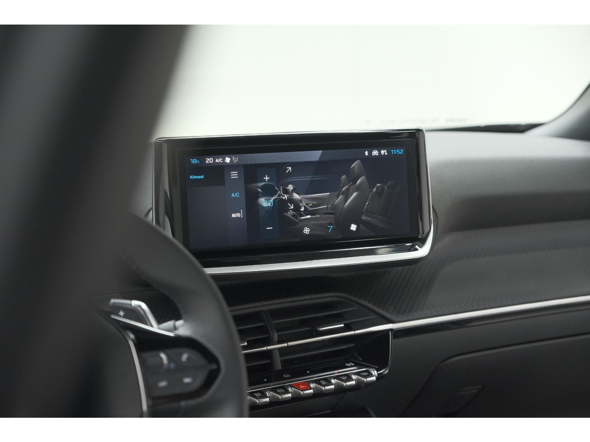 Peugeot 2008 1.2 Hybrid 145 Allure | 360 Camera | Adaptieve Cruise Control | Dodehoekdetectie | Apple Carplay