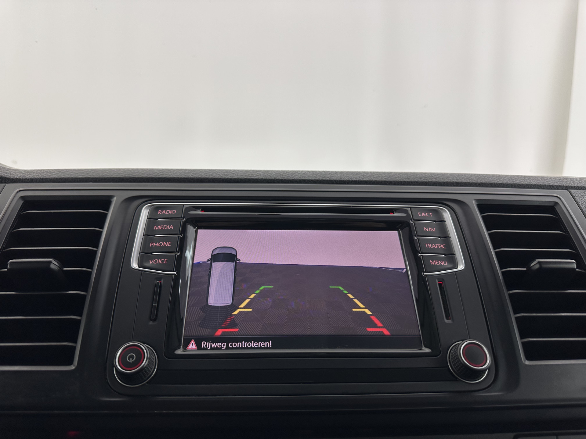 Volkswagen Transporter 2.0 TDI L1H2 Comfortline *NAVI-FULLMAP | AIRCO | CRUISE | CAMERA | INVENTER | DAB | PARKINGHEATER | COMFORTSEATS | PDC | TOWBAR*