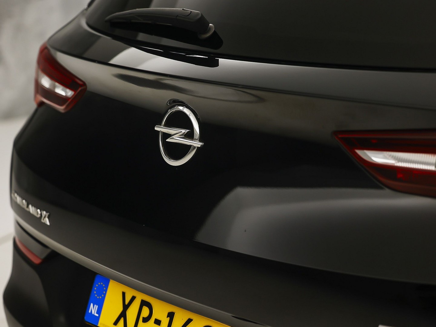 Opel Grandland X 1.2 Turbo Innovation (MEMORY SEAT, NAP, STOELVERWARMING/KOELING, APPLE CARPLAY, KEYLESS, GETINT GLAS, LANE ASSIST, STUURWIEL VERWARMD, NIEUWE APK, NIEUWSTAAT)