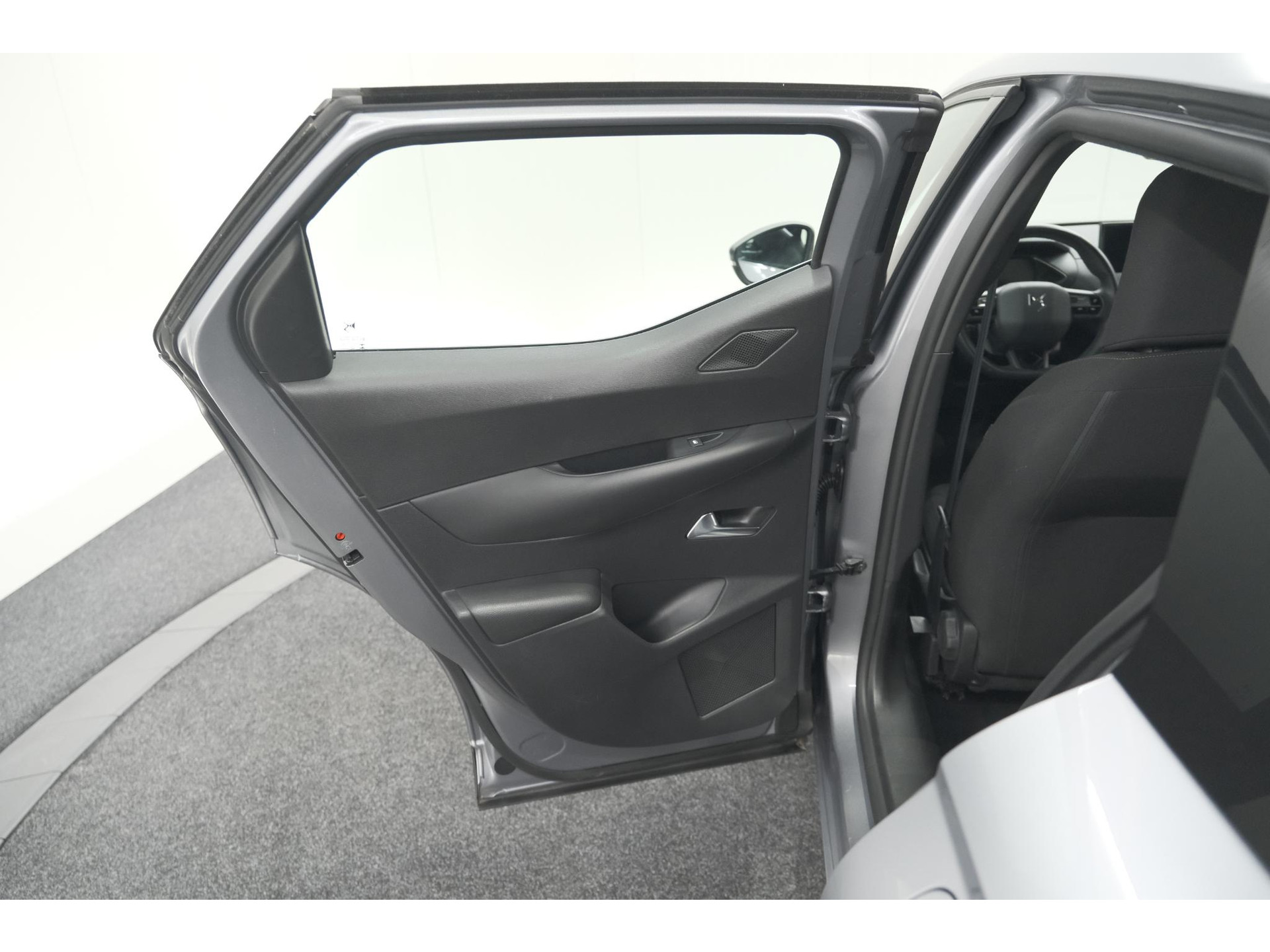 DS 3 Crossback PureTech 100 Montmartre | Parkeersensoren | Apple Carplay | Allseason Banden | Navigatie | Climate Control