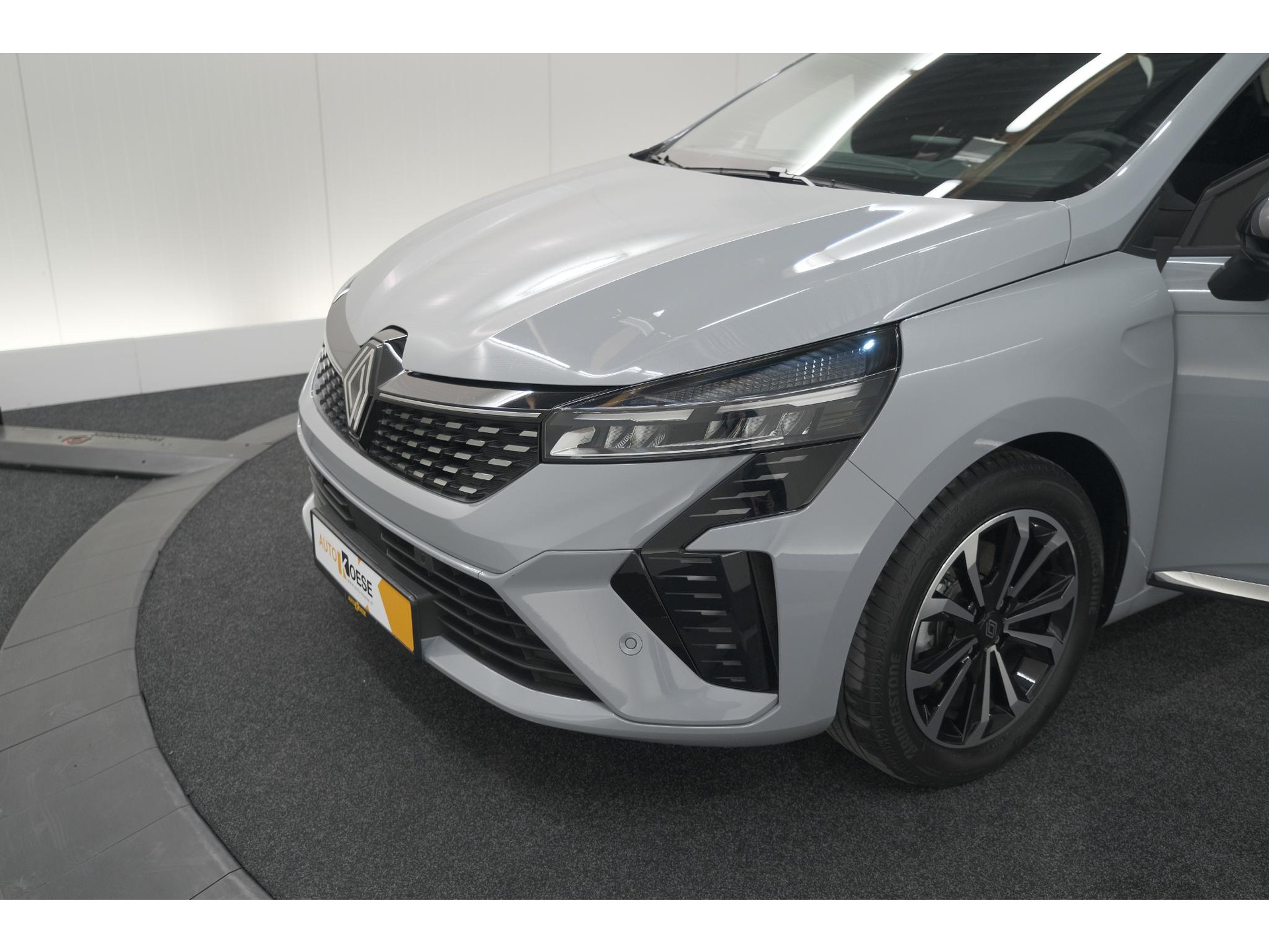 Renault Clio 1.6 E-Tech Full Hybrid 145 techno | 360 Camera | Adaptieve Cruise Control | Dodehoekdetectie | 9.3 Inch Groot Scherm