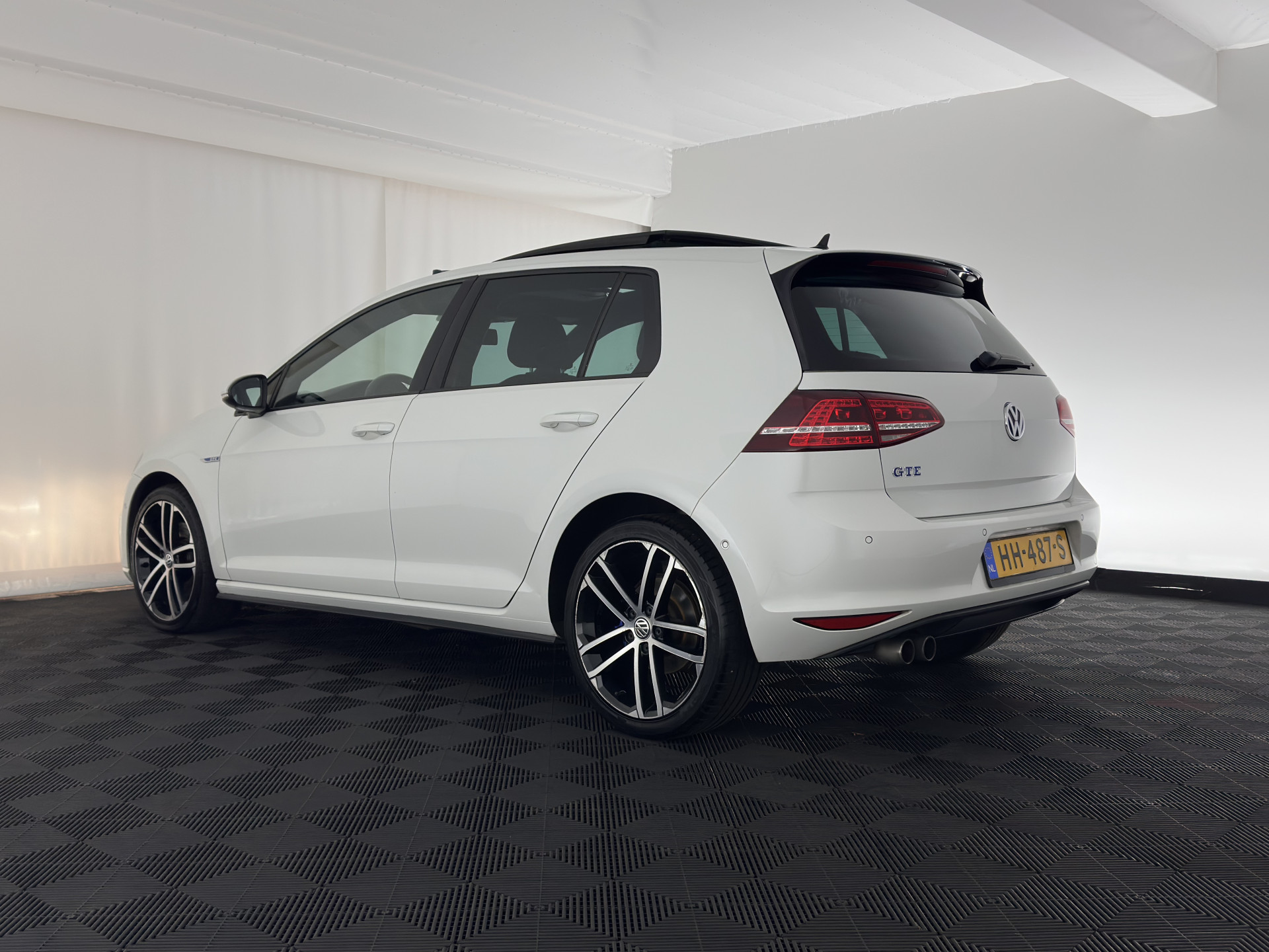 Volkswagen Golf 1.4 TSI GTE Executive Plus ( Plug-in ) Aut. * PANO | FULL-LED | NAVI-FULLMAP | SPORT-SEATS | DAB+ | ECC | CRUISE | CAMERA | PRIVACY-GLASS | 18" ALU *