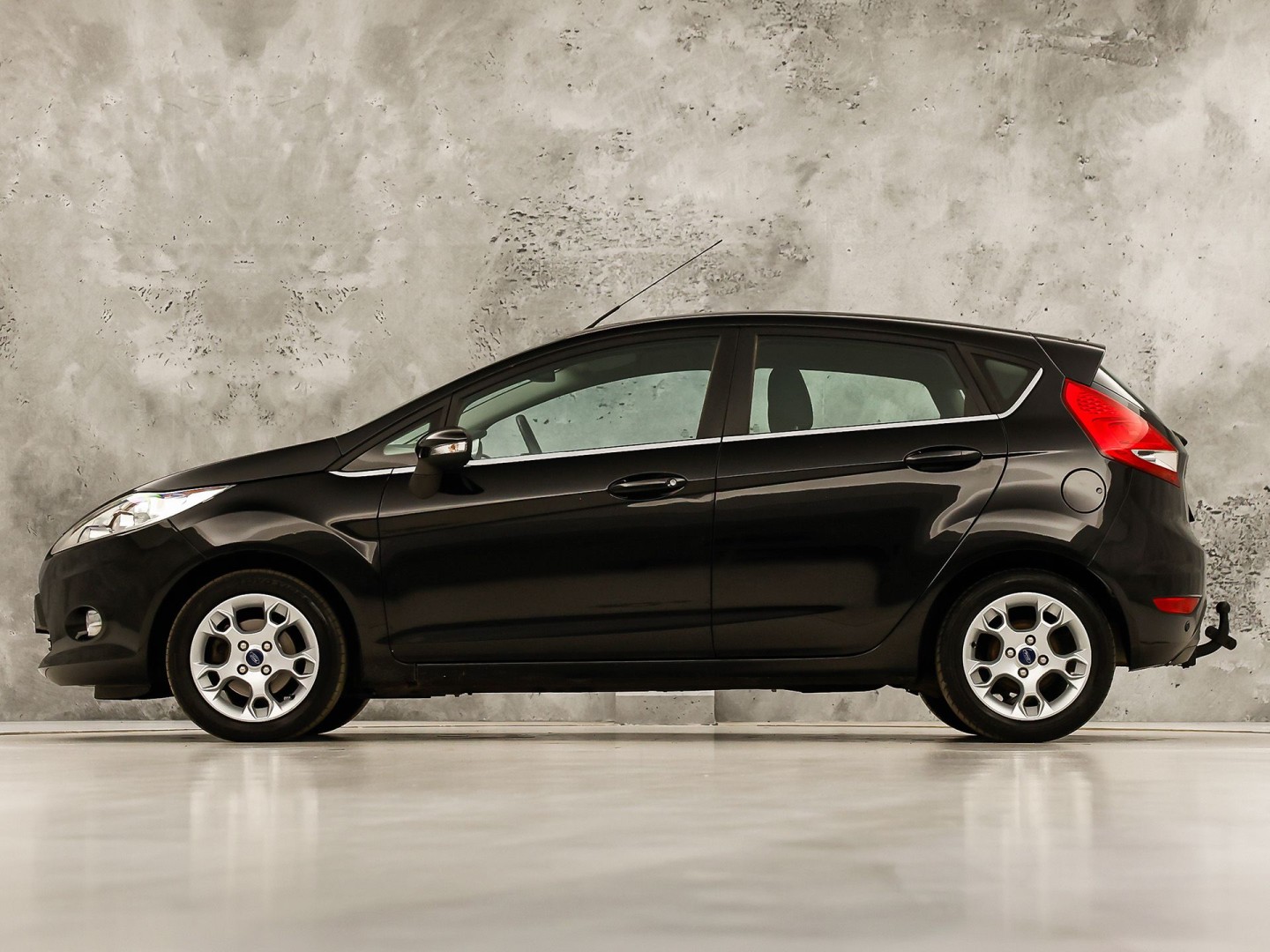 Ford Fiesta 1.25 Titanium (5 DEURS, CLIMATE, CRUISE, SPORTSTOELEN, PARKEERSENSOREN, TREKHAAK, LM VELGEN, ELEK PAKKET, NIEUWSTAAT)