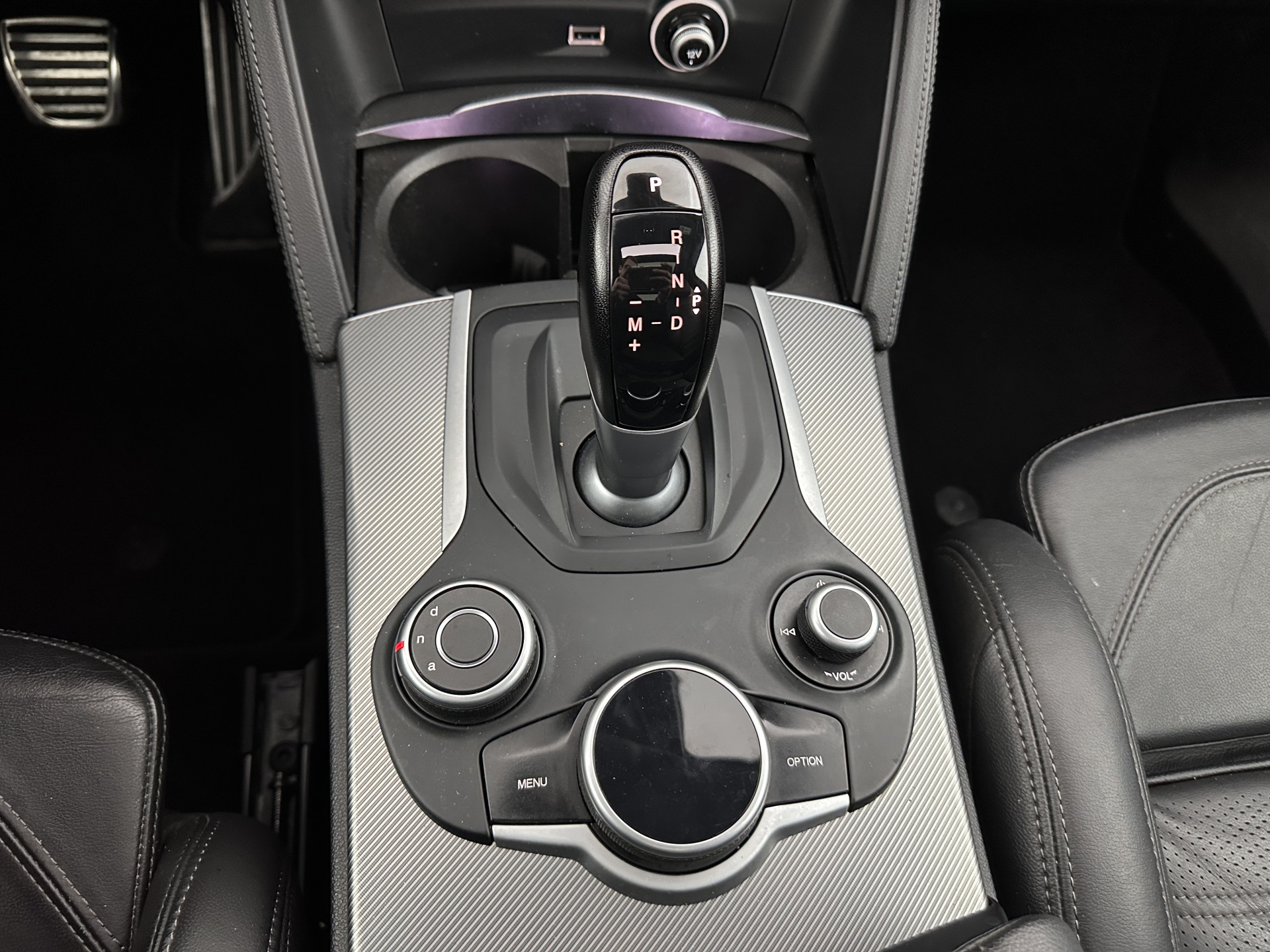 Alfa Romeo Stelvio 2.2d AWD Q4 Super Aut. *PANO | LEATHER | BI-XENON | MEMORY-PACK | HARMAN/KARDON | BLINDSPOT | CAMERA | DAB+ | NAVI-FULLMAP | HEATED-SPORTSEATS | ECC | ADAPTIVE-CRUISE | PDC | PRIVACYGLASS | TOWBAR | 19"ALU*