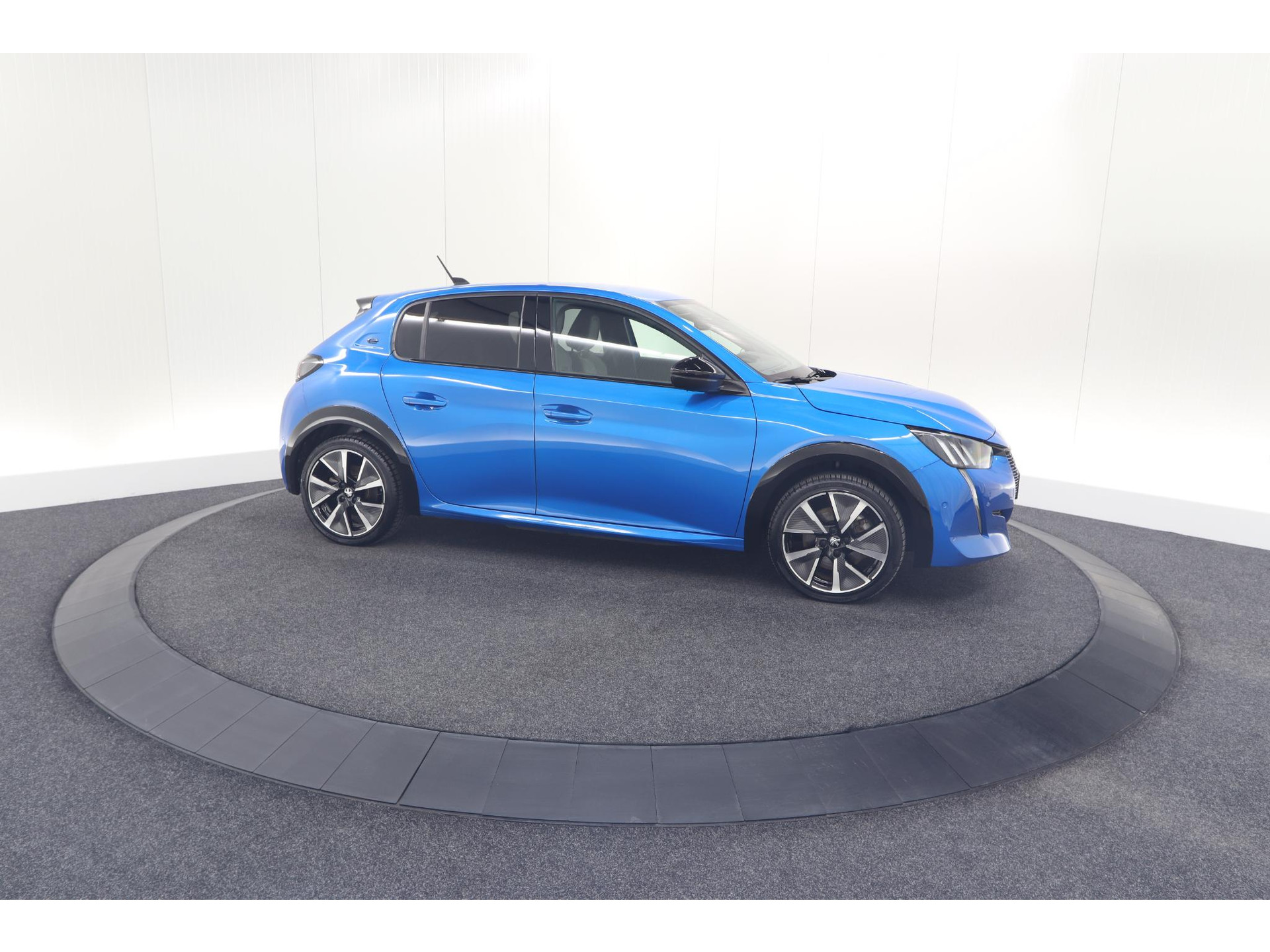 Peugeot e-208 EV GT Pack 50 kWh | Camera | Adapieve Cruise Control | Stoelverwarming | 3 FASE