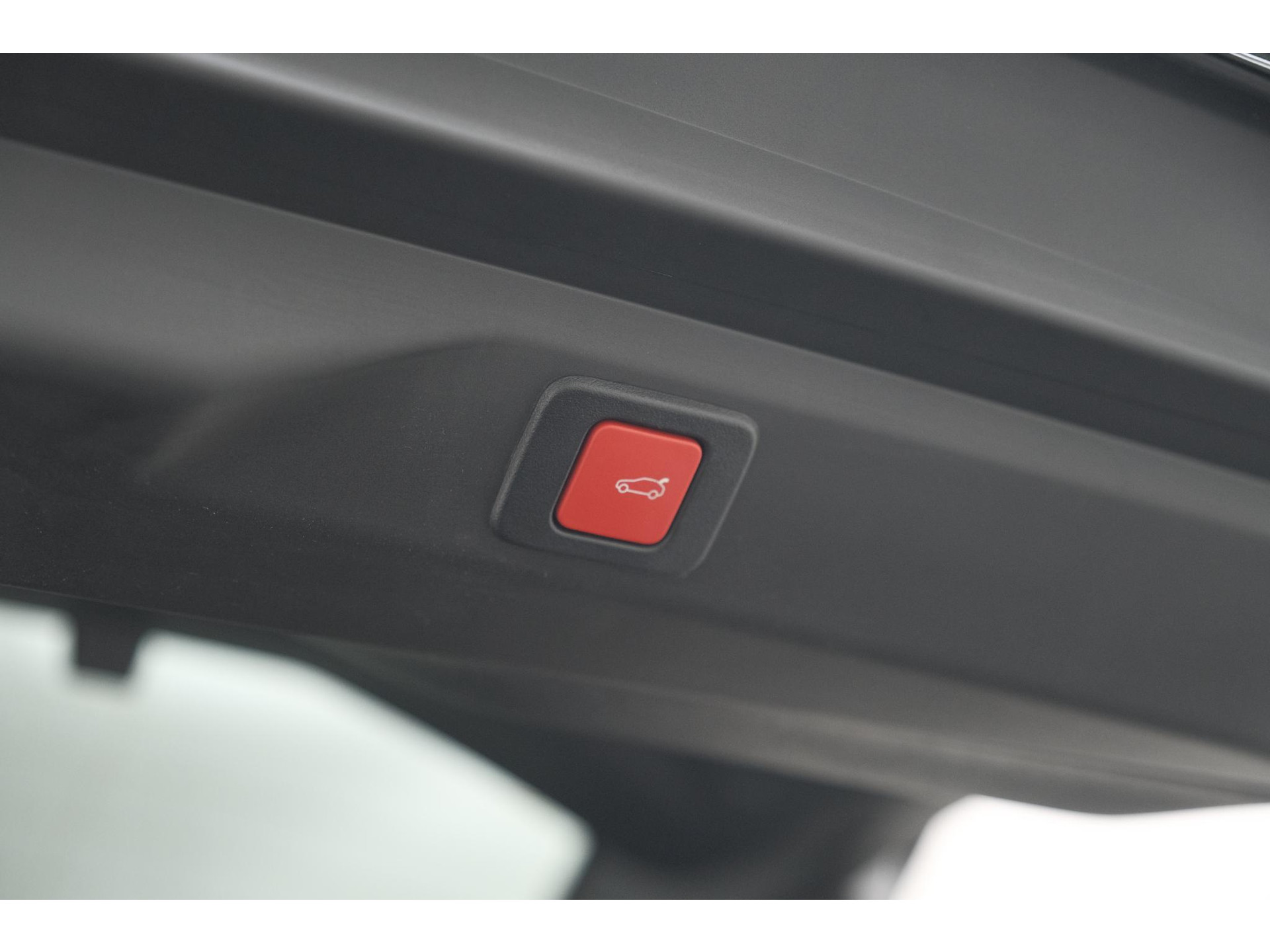 Peugeot 3008 1.2 Hybrid 136 GT | Panoramadak | 360 Camera | Stoelverwarming | Elektrische Kofferklep | Allseason Banden