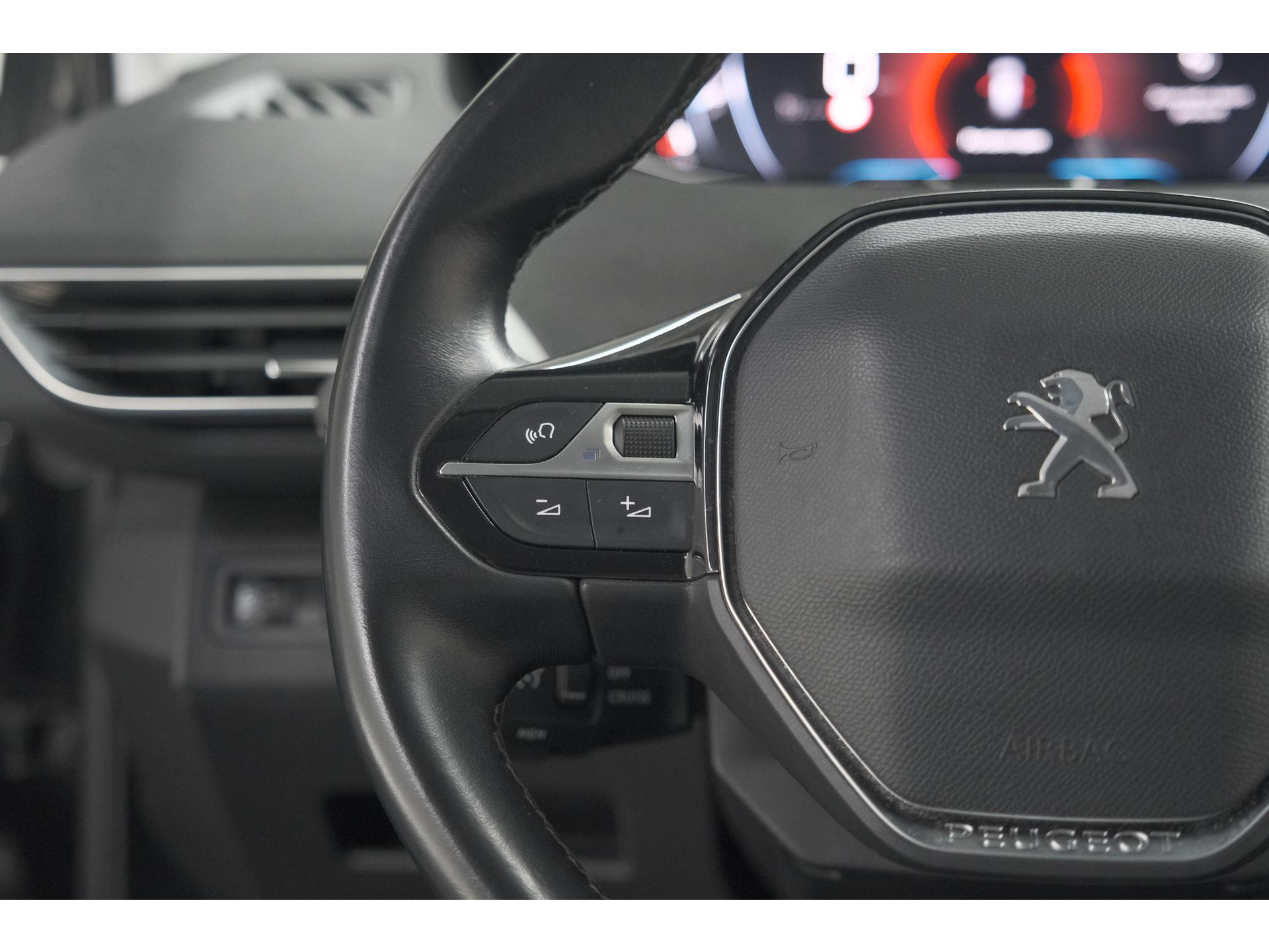 Peugeot 3008 PureTech 130 Allure | Trekhaak | Camera | Dodehoekdetectie | Navigatie