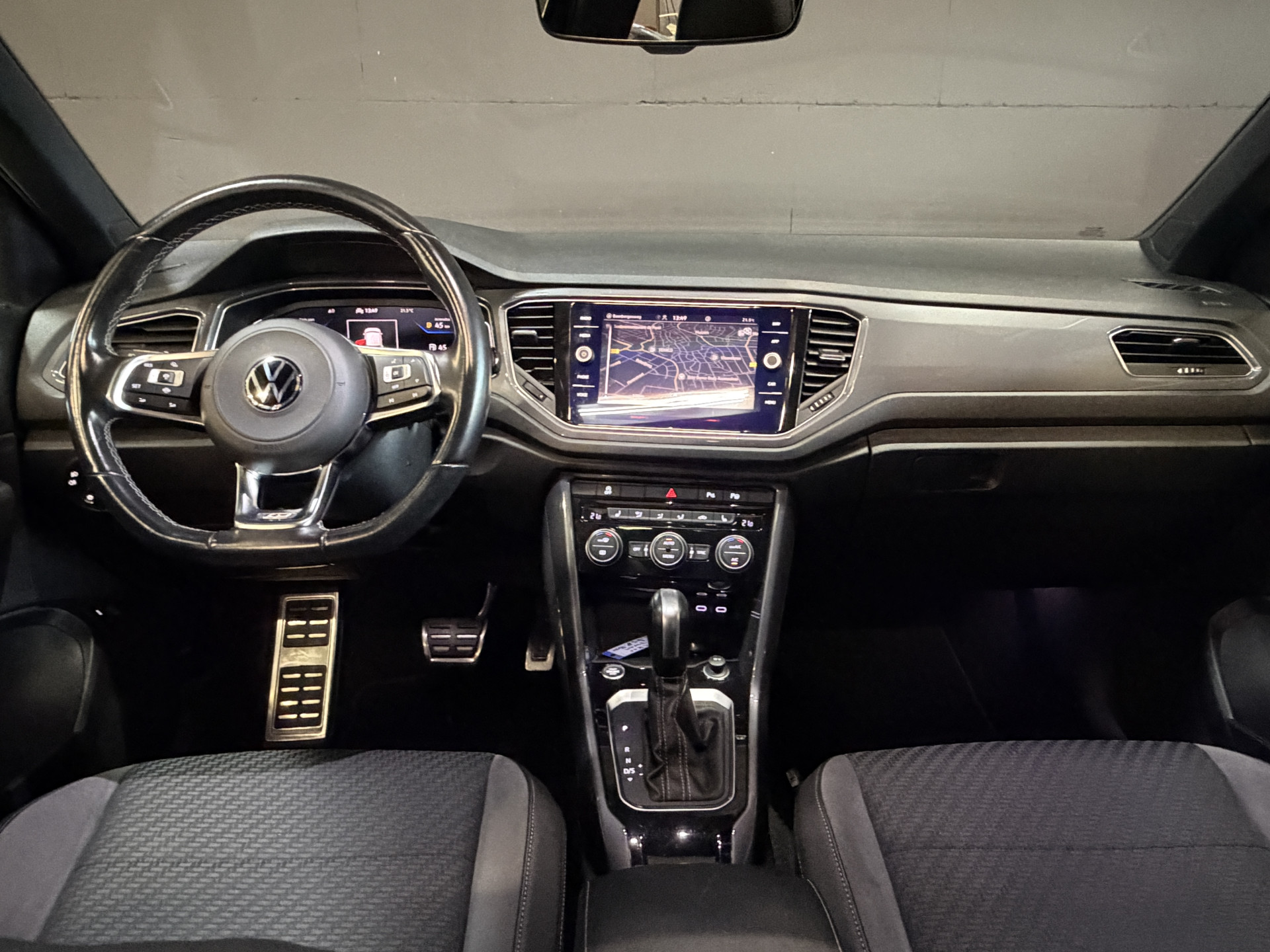 Volkswagen T-Roc 1.5 TSI Sport Business R | Pano | Camera | Stoelverw. | Adaptive cruise | Full LED | Dodehoeksensor