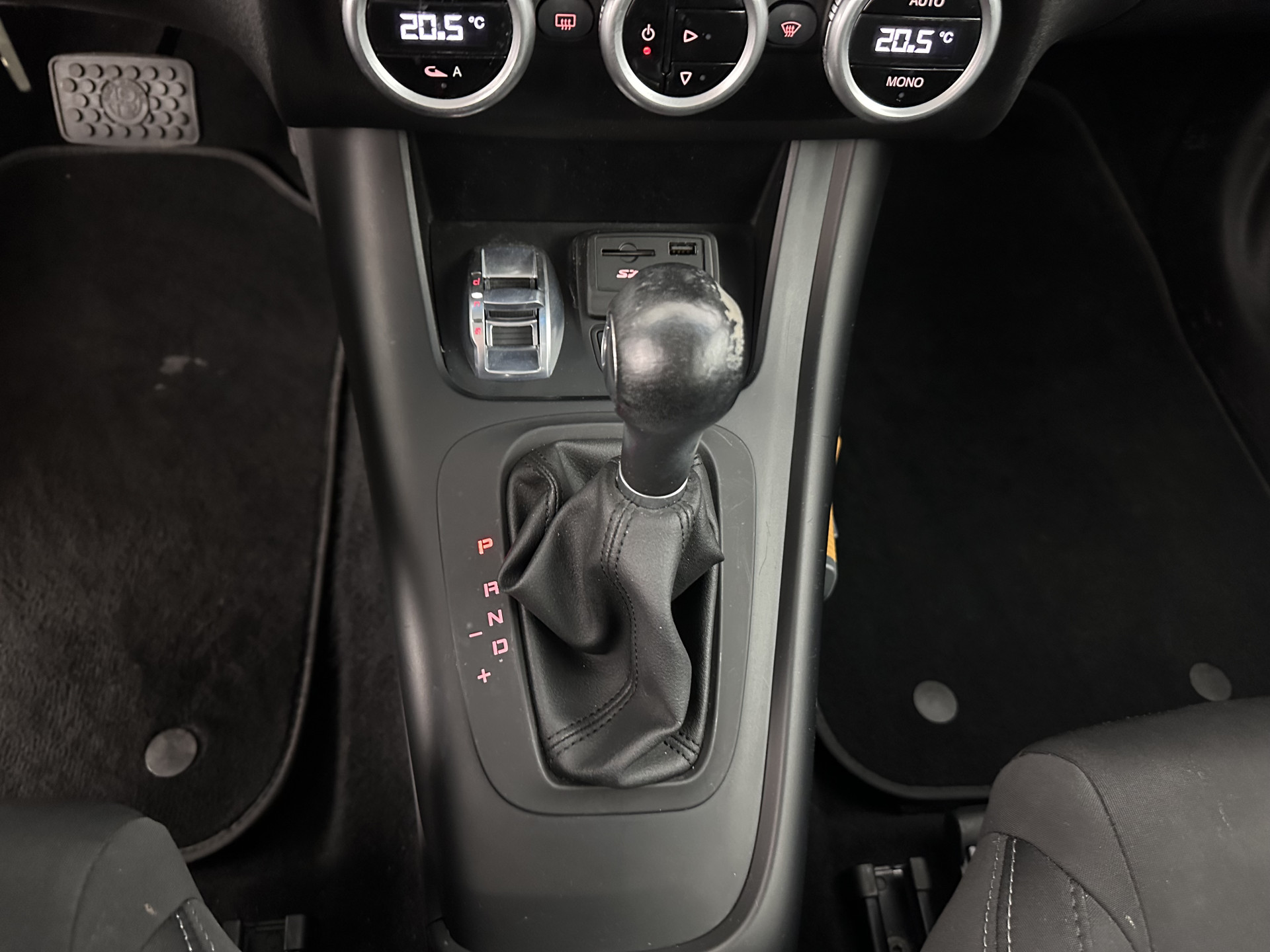 Alfa Romeo Giulietta 1.6 JTDm Super Aut. *NAVI-FULLMAP | SPORTSEATS | SHIFTPADDLES | ECC | PDC | CRUISE | 18''ALU*