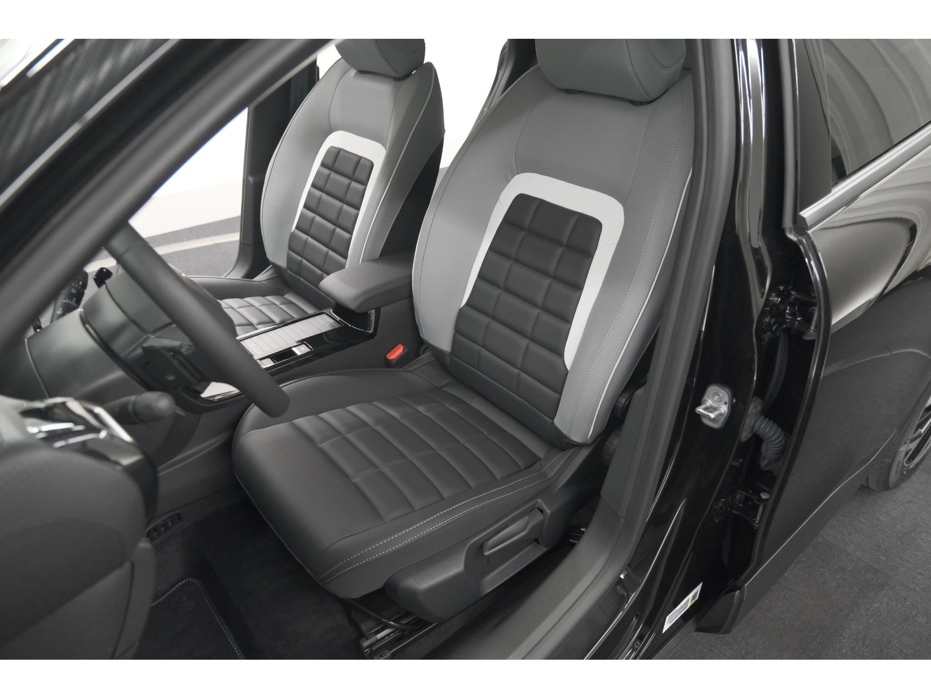 Citroen C4 1.2 Hybrid 145pk Max | 360 Camera | Adaptieve Cruise Control | Navigatie | Apple Carplay